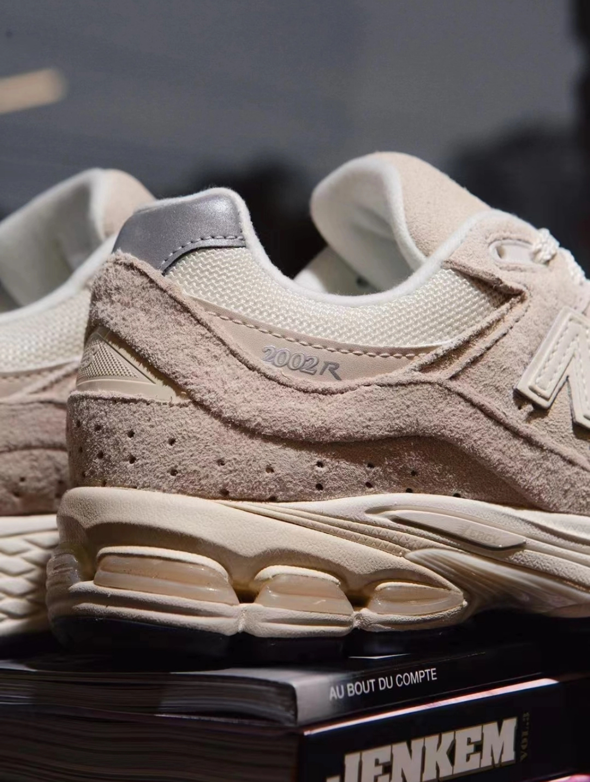 New Balance 2002R 復古奶油白 M2002RCC