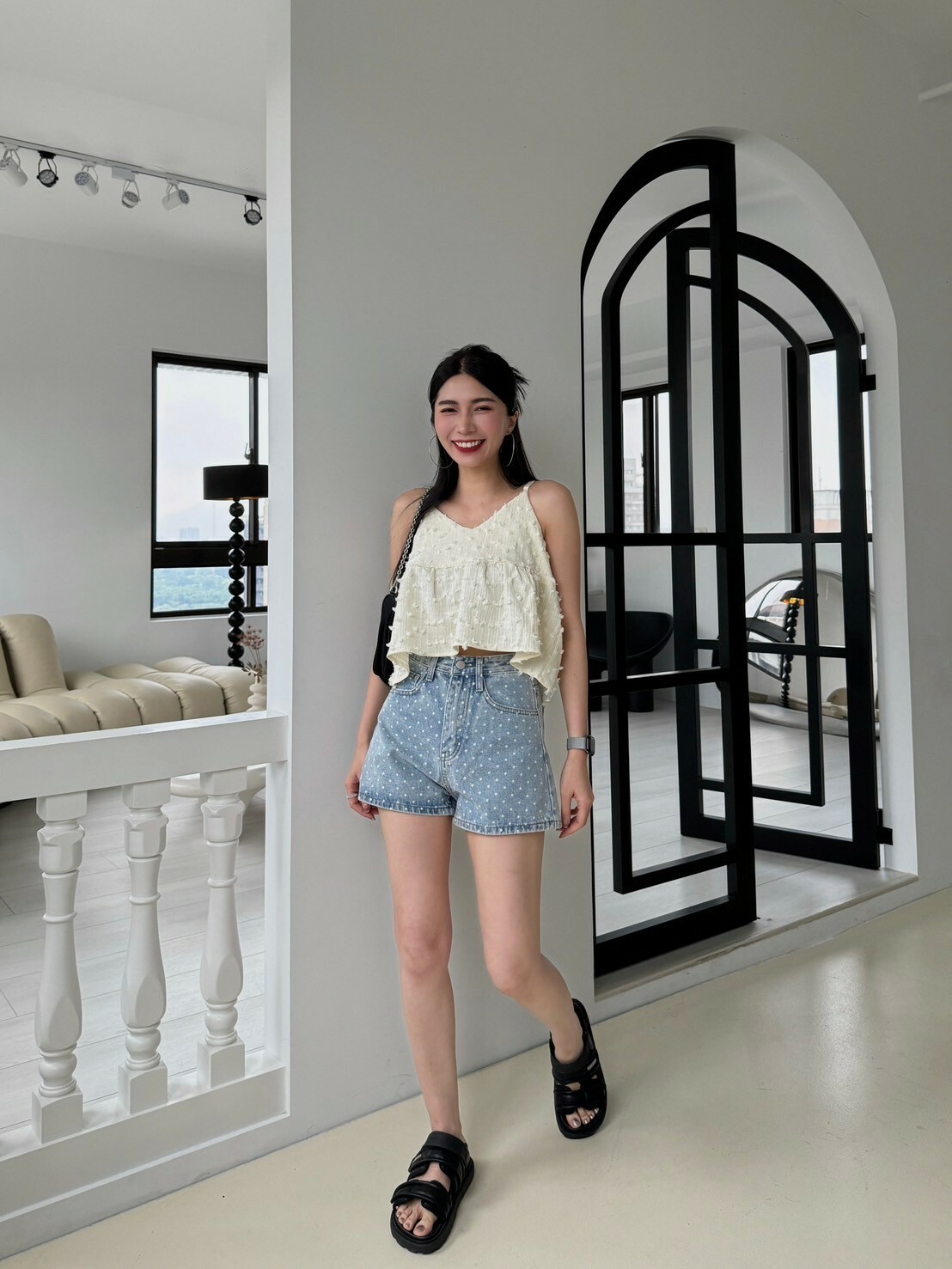 高腰A字點點短褲