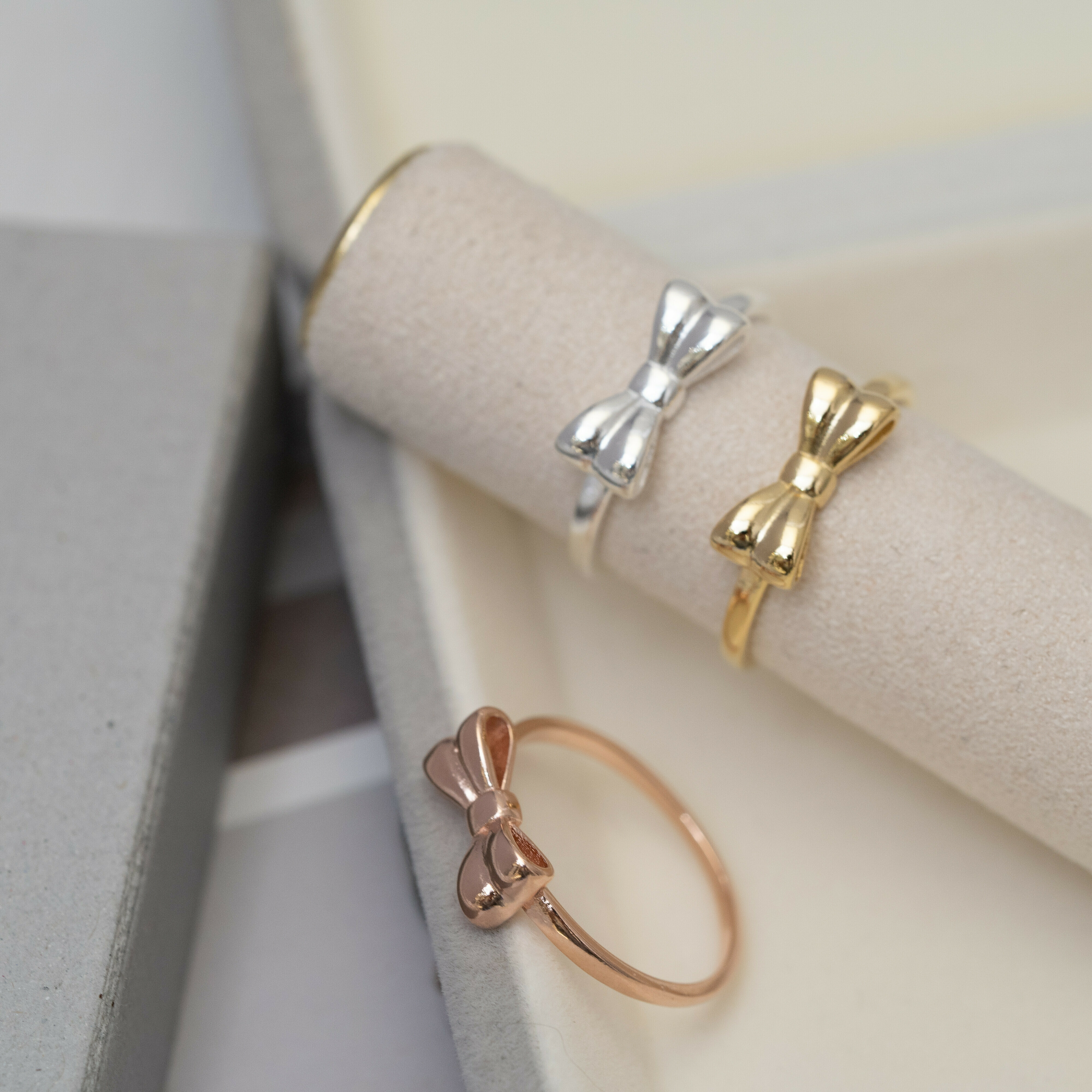 脹卜卜蝴蝶結戒指 svr17