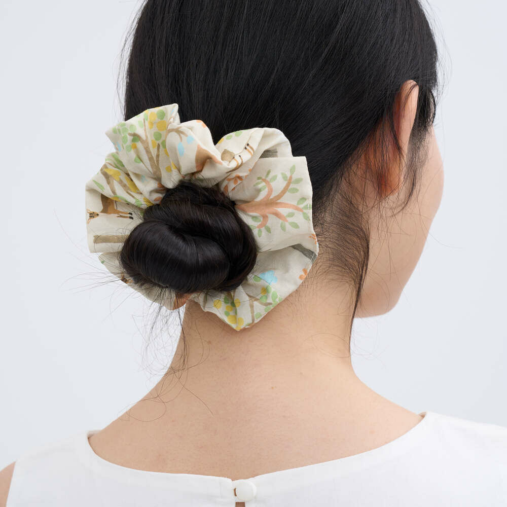 Flower-like Hair Scrunchie/Formosan Muntjac in Mountains/Sunny Day