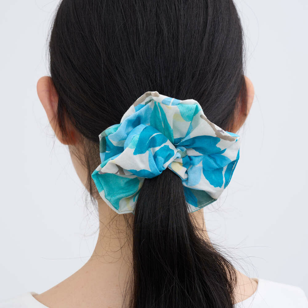 Flower-like Hair Scrunchie/Finding Formosan Muntjac/Lake Blue