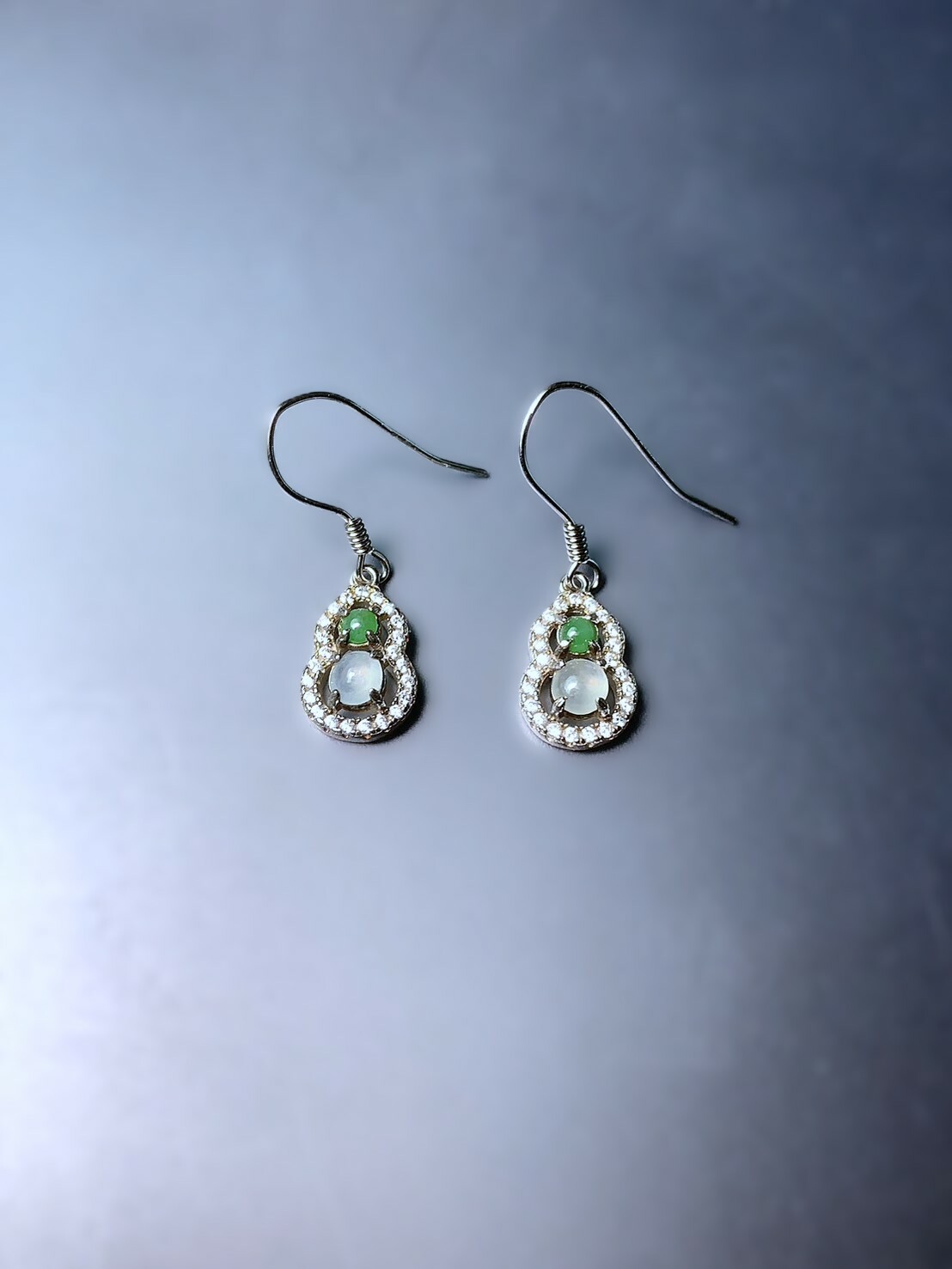 綠與白冰種翡翠銀耳環丨福氣吉祥