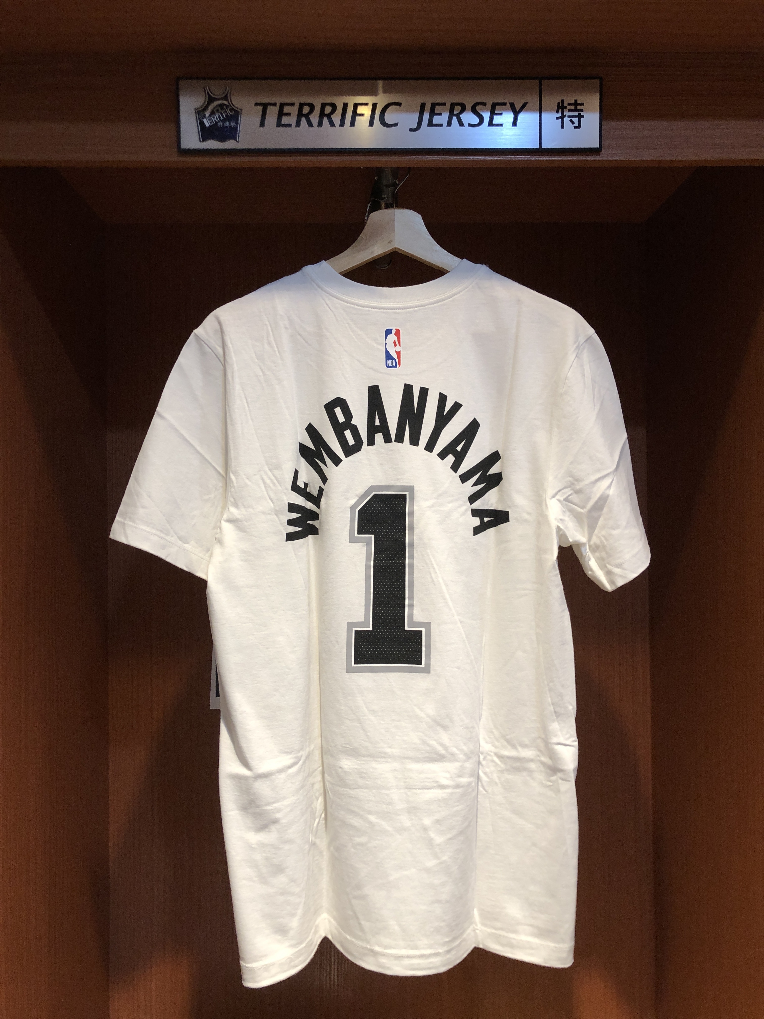 NBA短袖 Victor Wembanyama 聖安東尼奧馬刺白 Association Nike Player Name Tee 棉質 短袖 全新