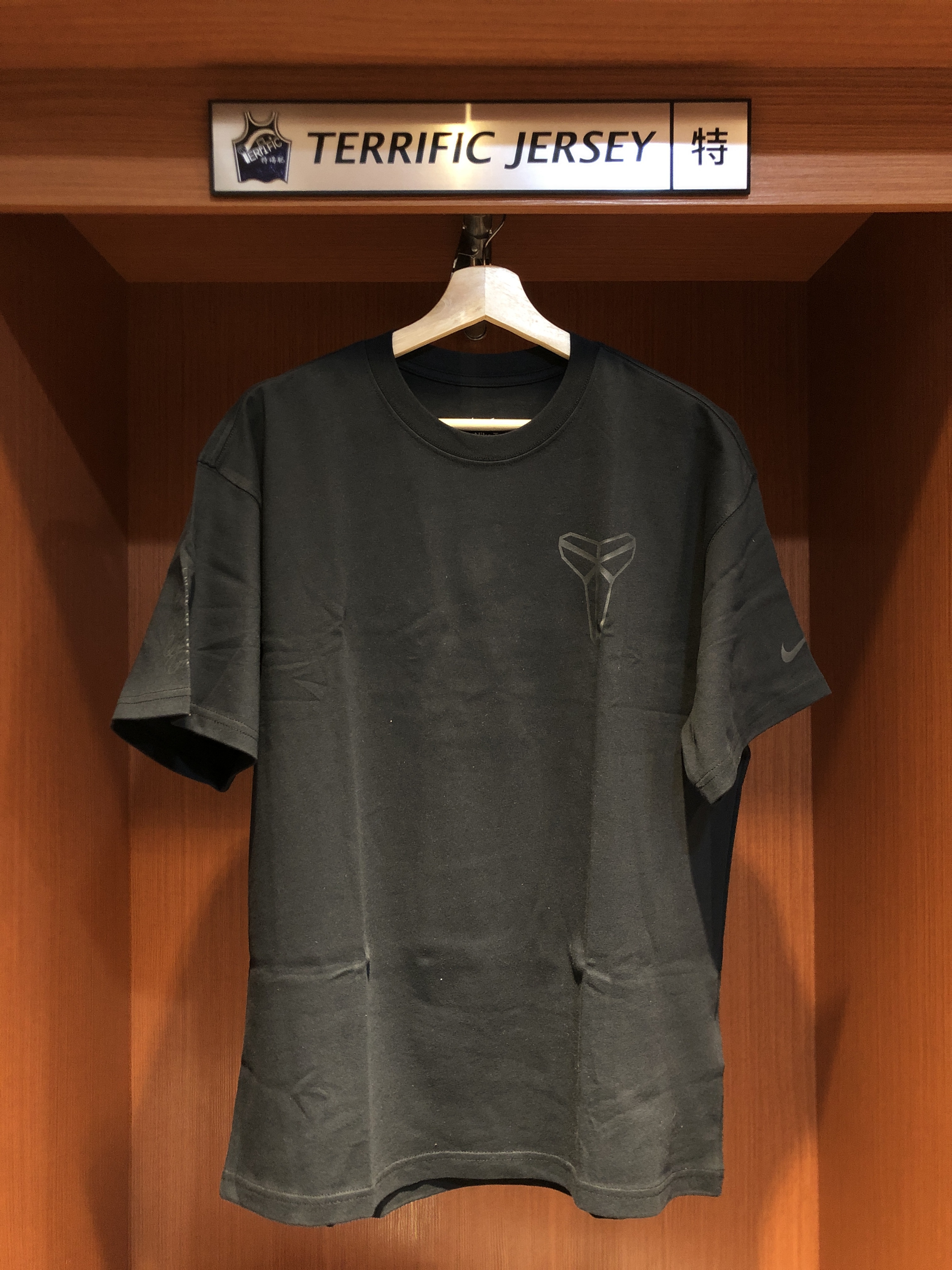 NBA短袖 Kobe Bryant Mamba 2.8.24 銅像揭幕日黑短袖 Nike Tee 全新