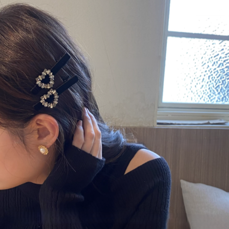 [4 FOR RM10] Full Rhinestone Hollow Heart Black Velvet Hair Clip