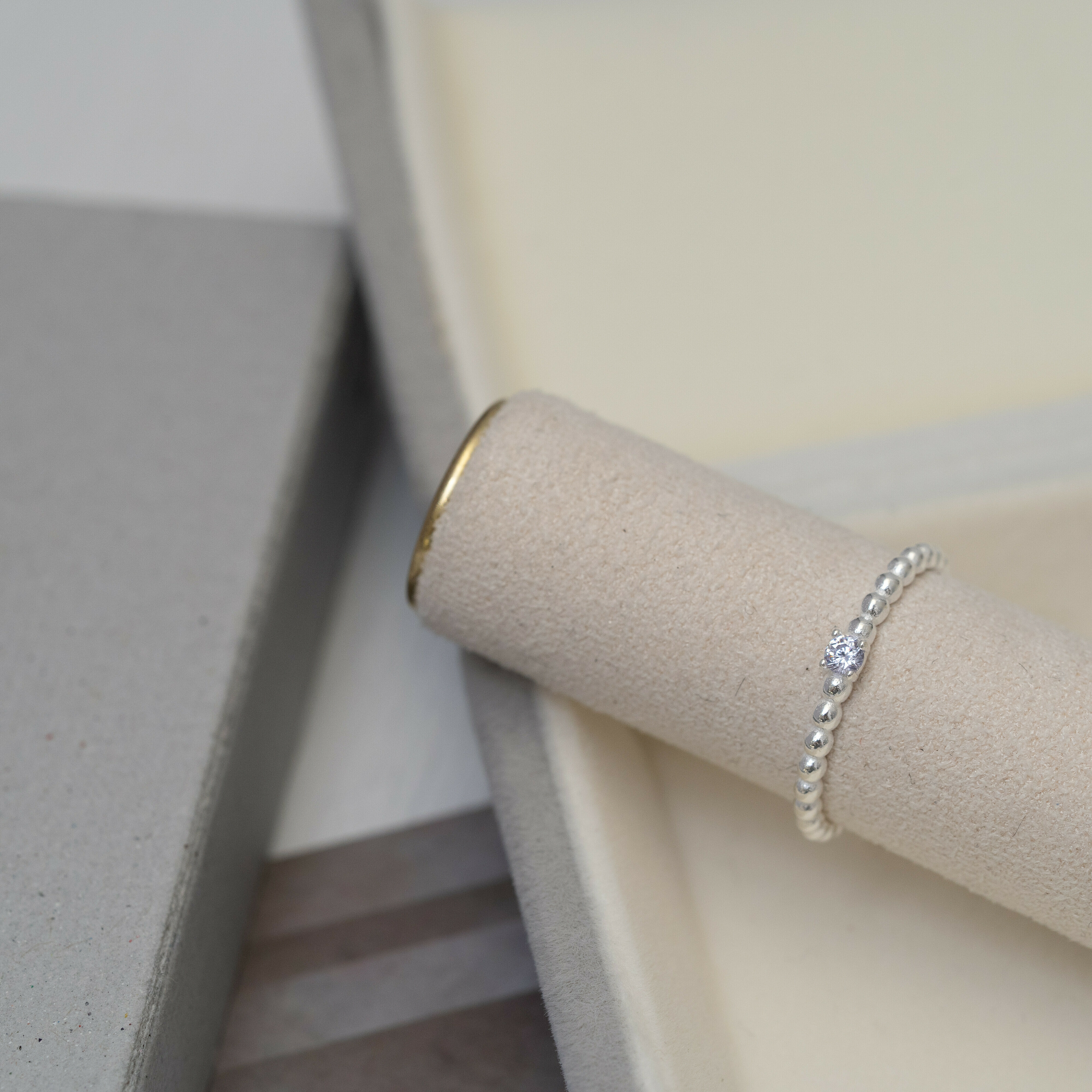 單顆紫鋯石小圓珠戒指 svr15