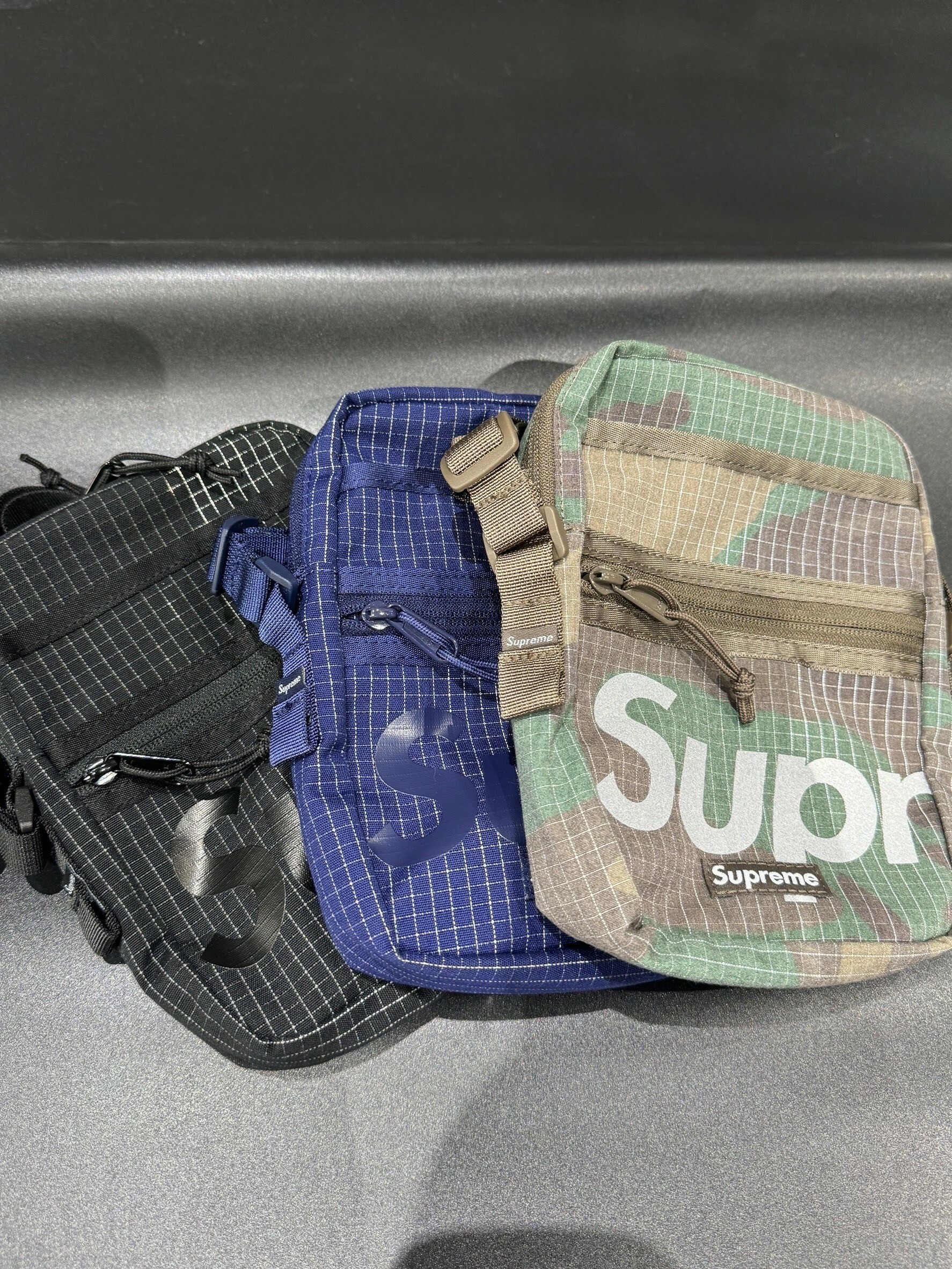 Supreme 24ss 長型肩背包 反光 格紋側背包