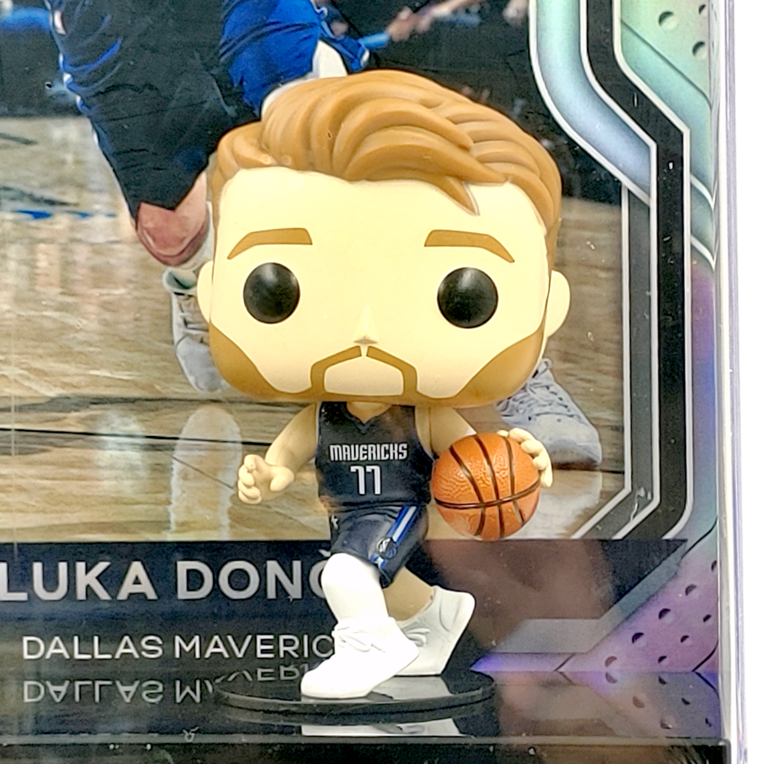 FUNKO POP<NBA>獨行俠盧卡.當錫(收藏卡背景盒)-No.03