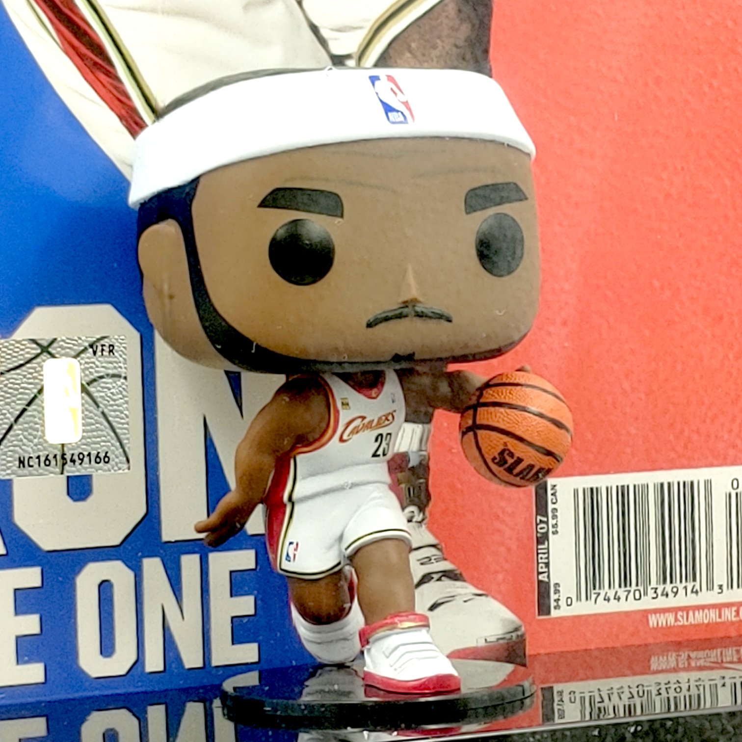 FUNKO POP<NBA>克里夫蘭騎士勒邦占士(Slam雜誌封面背景盒)-No.19