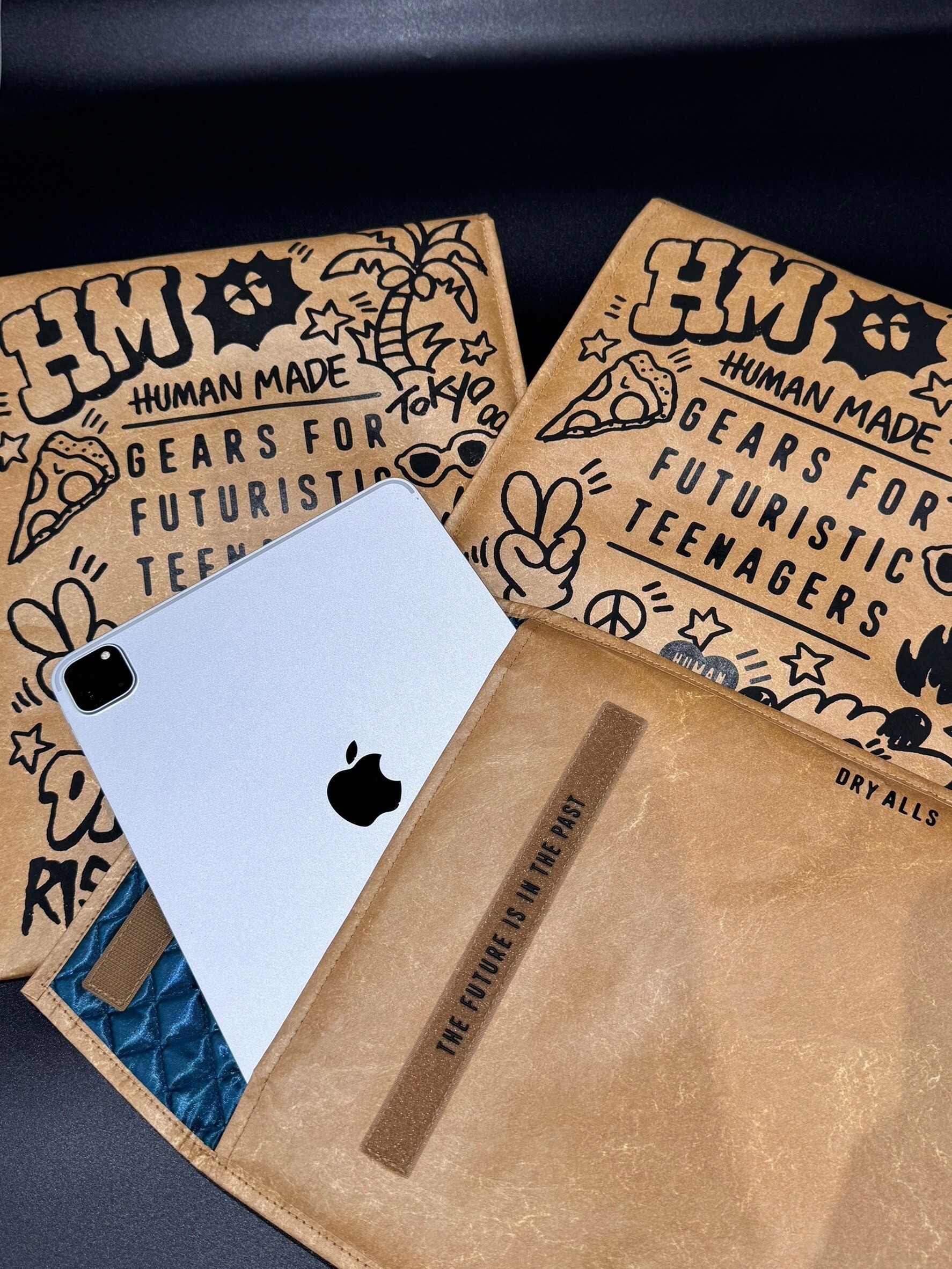 HUMAN MADE x VERDY 牛皮筆電包