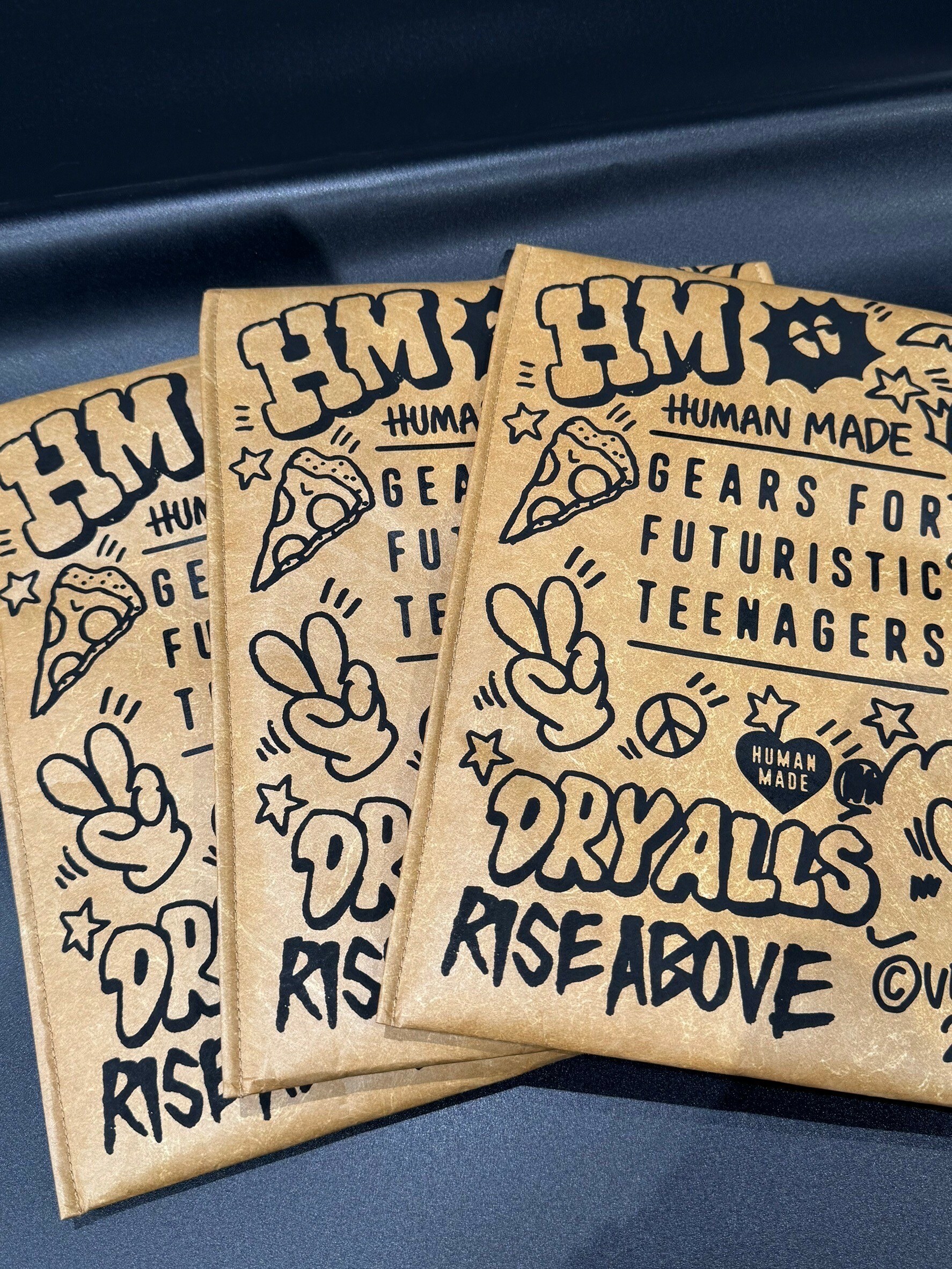 HUMAN MADE x VERDY 牛皮筆電包