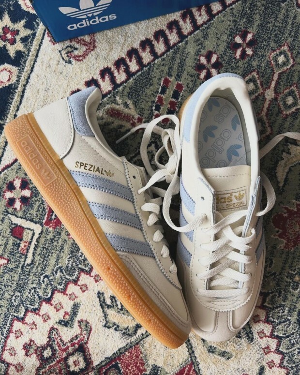 【Luxury】Adidas HANDBALL SPEZIAL 愛迪達 男款 寶寶藍 米白 膠底 麂皮 IE3710