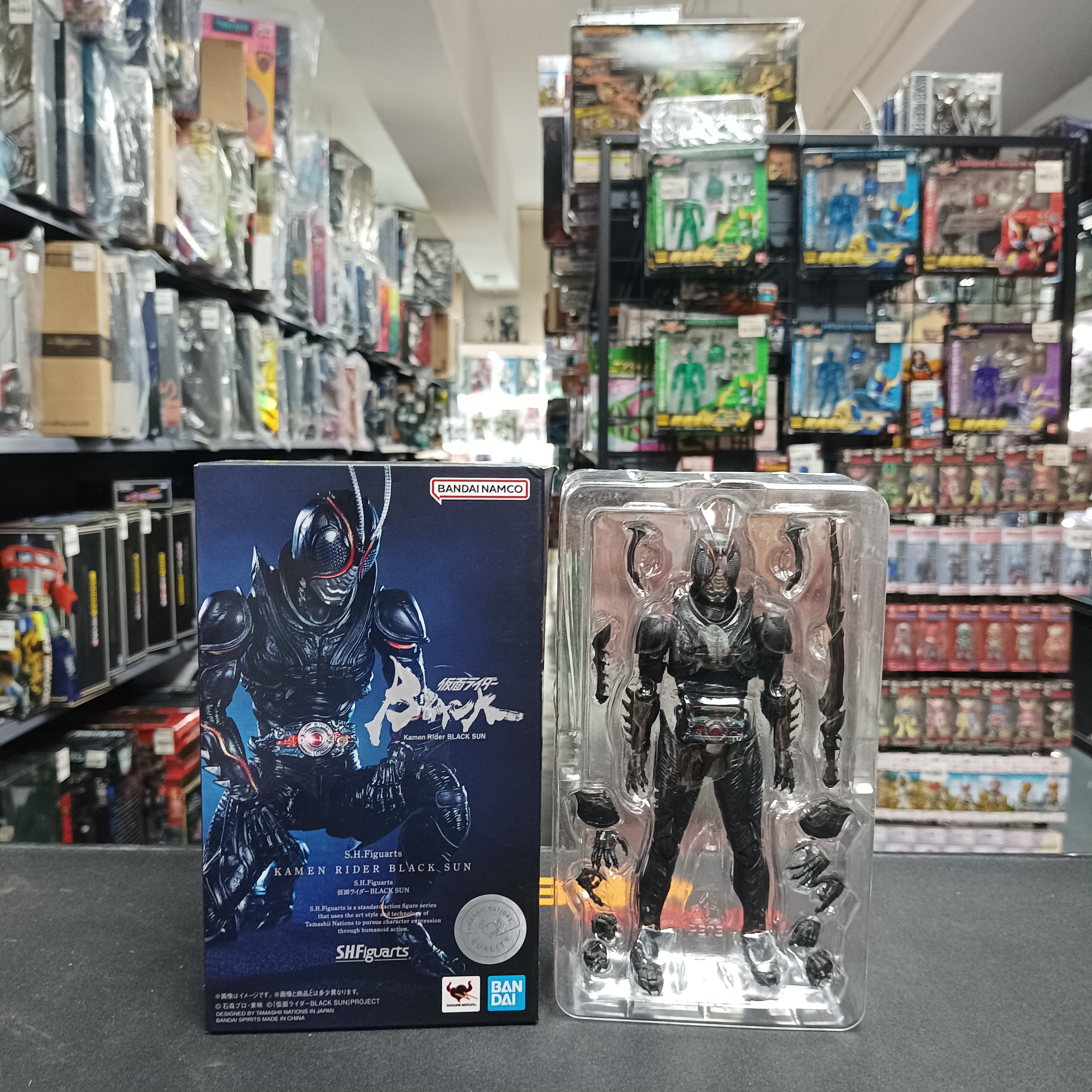 幪面超人-SHF Black Sun