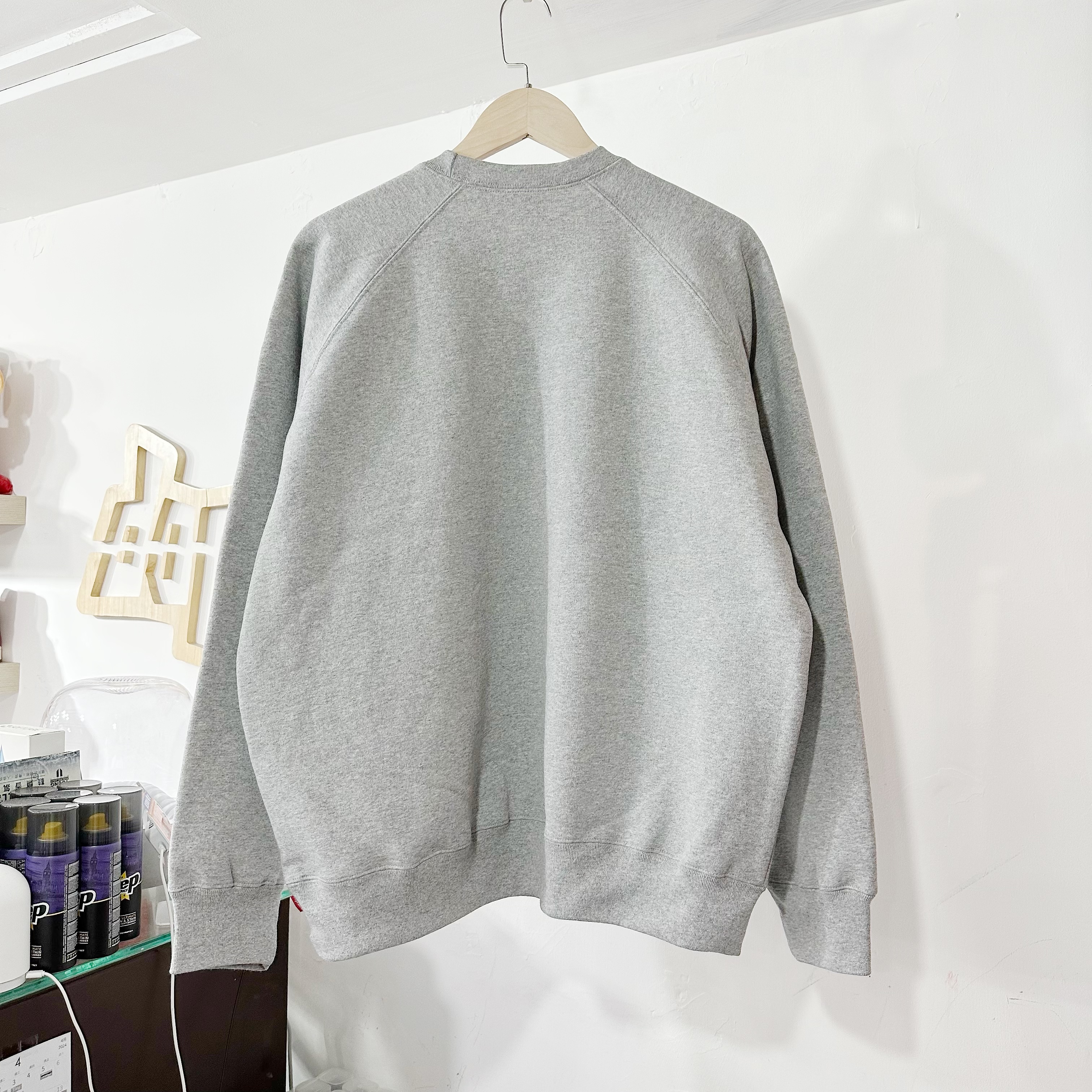 Supreme SS24 Shop Small Box Crewneck 城市限定New York(AGrey Supreme SS24 Shop Small Box Crewneck 城市限定New York(AGrey