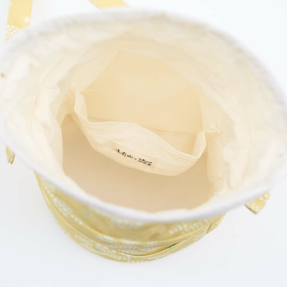 印花樂束口斜背包