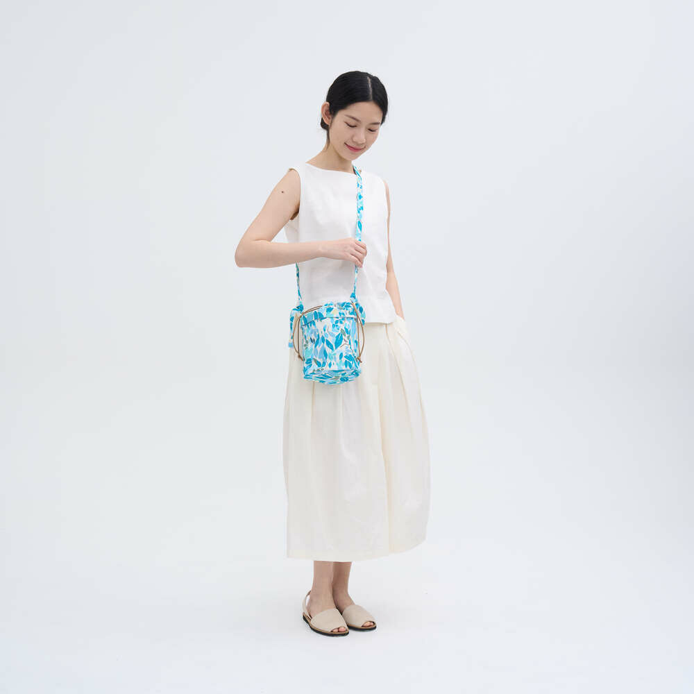 拼布束口斜背包