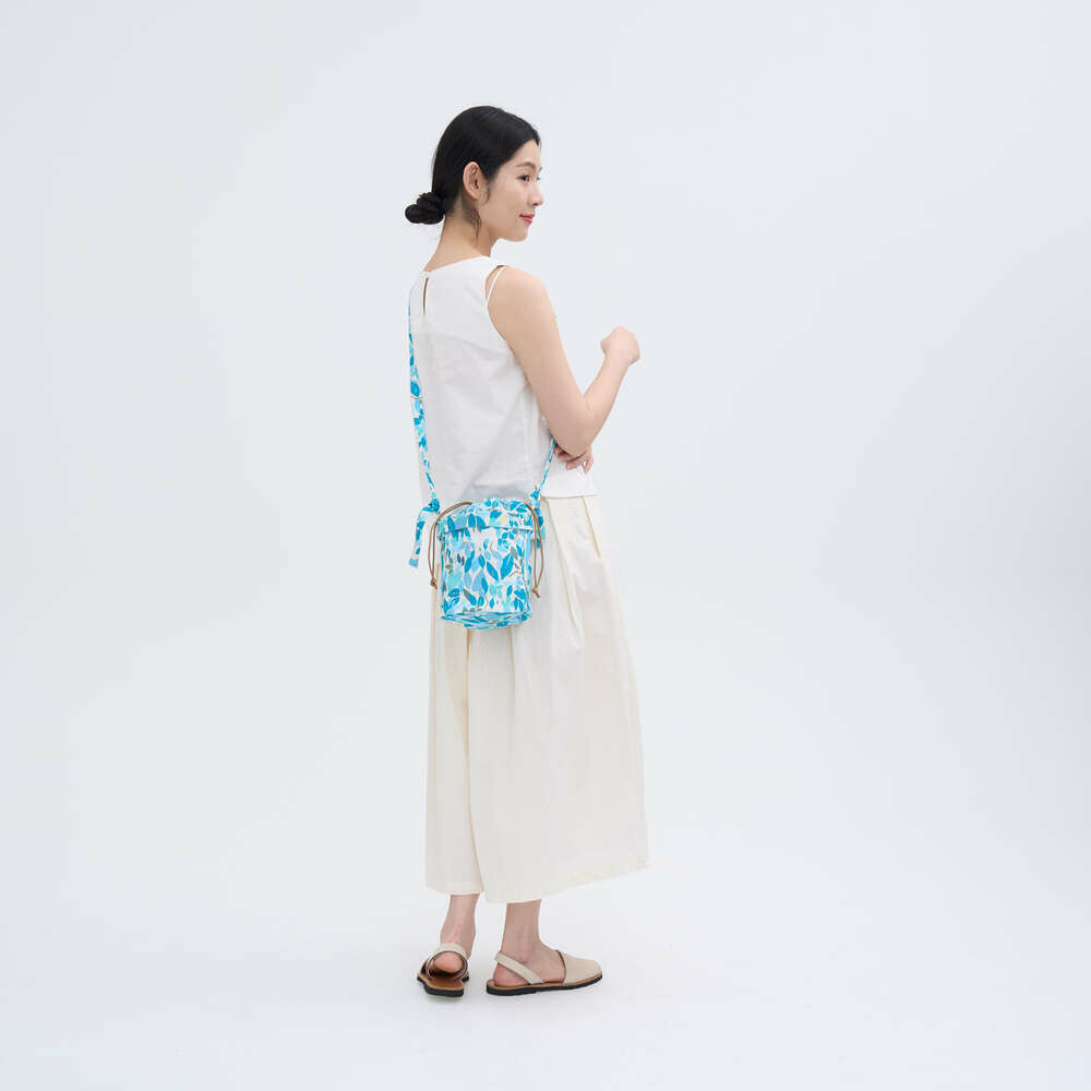 拼布束口斜背包