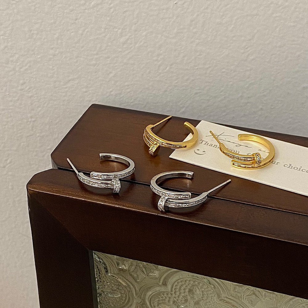 ct經典釘子內嵌鑽 翻玩c圈耳釘