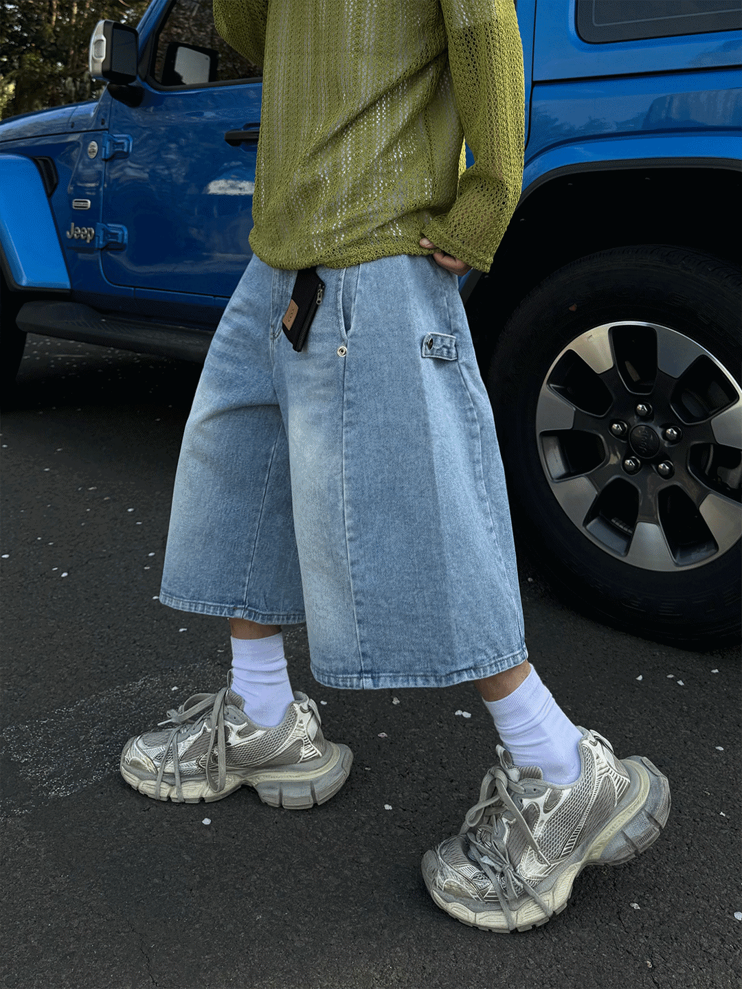 側邊按扣寬大牛仔短褲