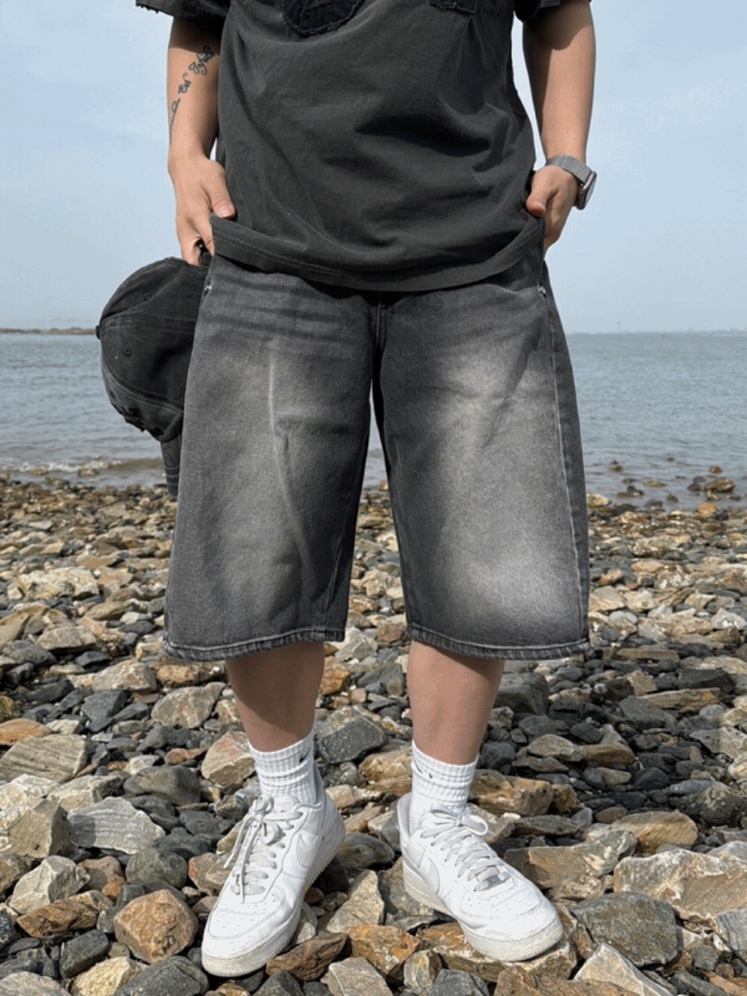 側邊按扣寬大牛仔短褲