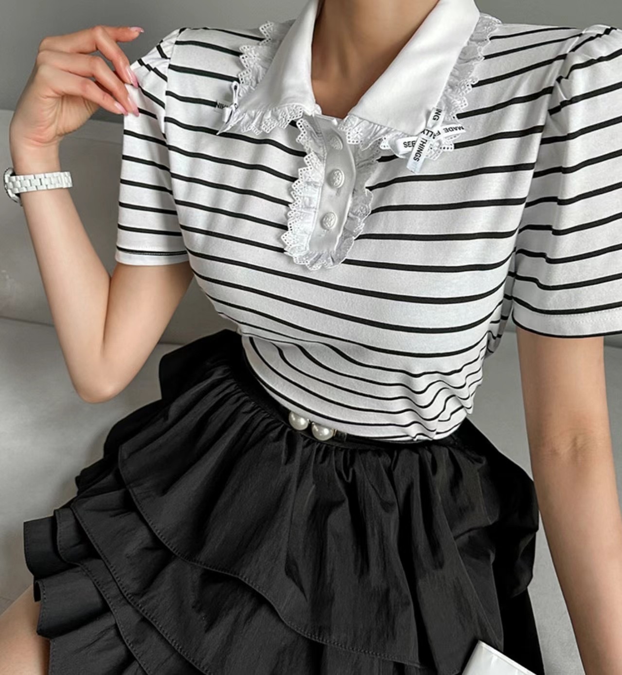 條紋蕾絲緞帶領上衣