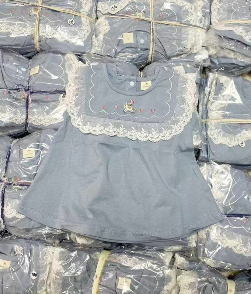 日單 Cottoli蕾絲裙擺上衣