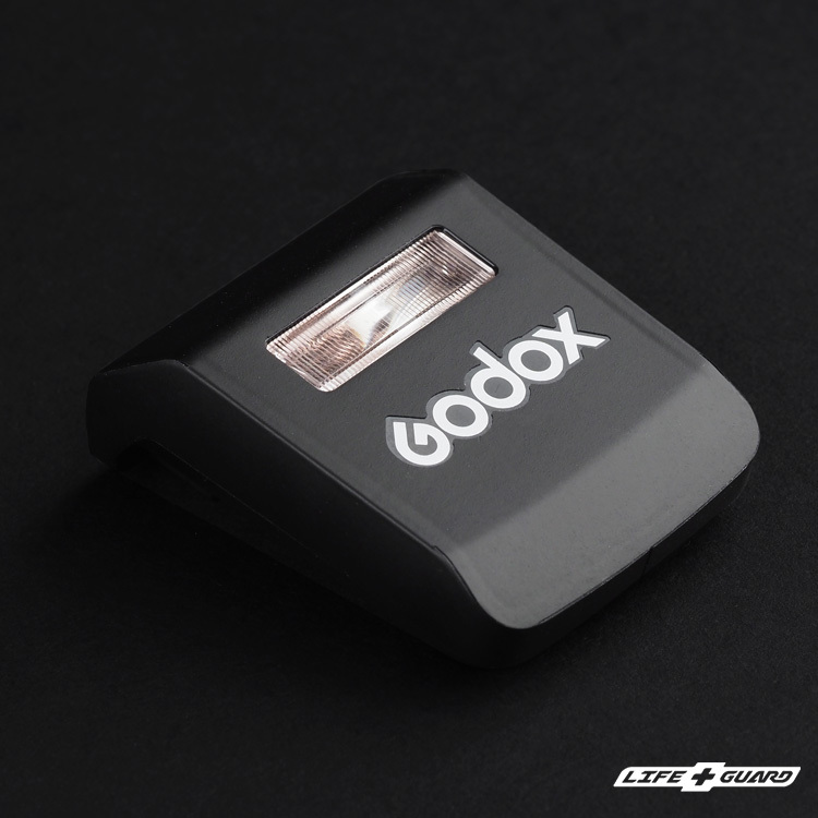 LIFE+GUARD 鏡頭貼膜安裝示意，適用 Godox V1 PRO