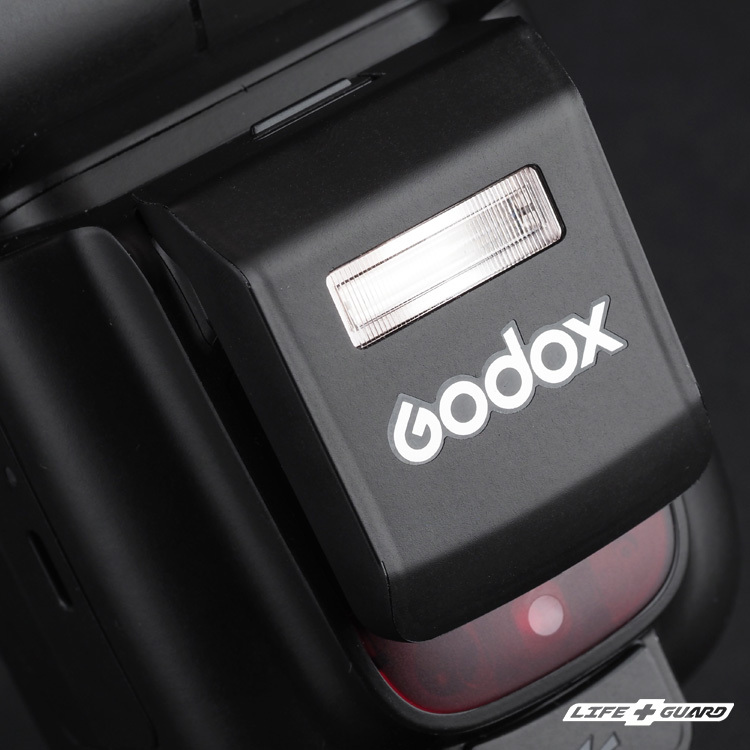LIFE+GUARD Godox V1 PRO 貼膜質感特寫，LIFE+GUARD 設計風格