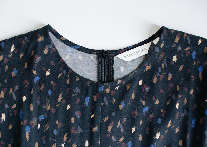 酸梅湯圓領包袖洋裝-黑糖