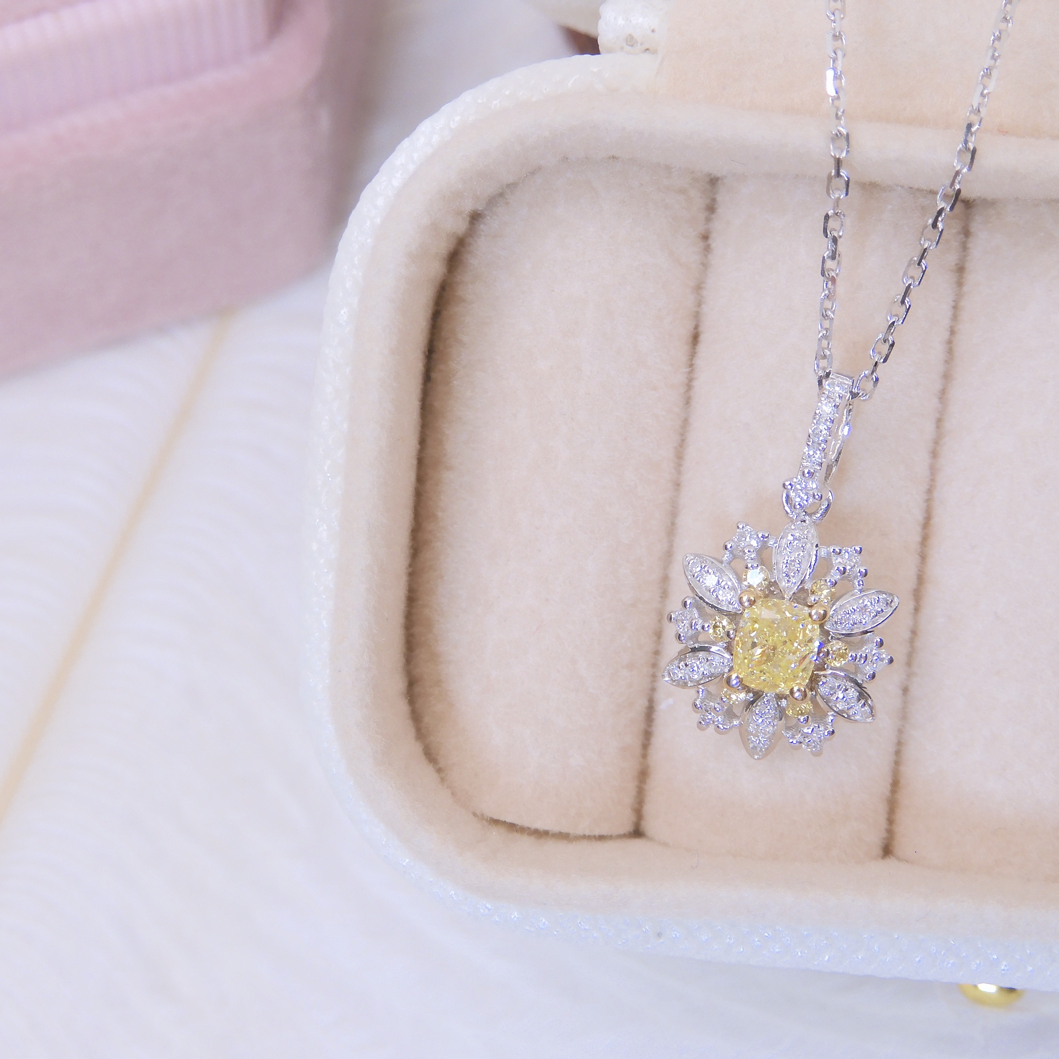 18K 金 0.27ct 黃鑽吊墜