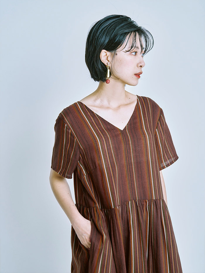 仙楂烏梅V領條紋洋裝-煙燻