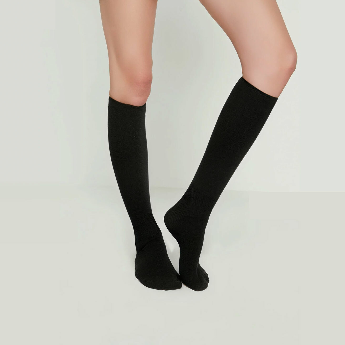 素· 只有黑｜沒有設計師款．壓力及膝襪