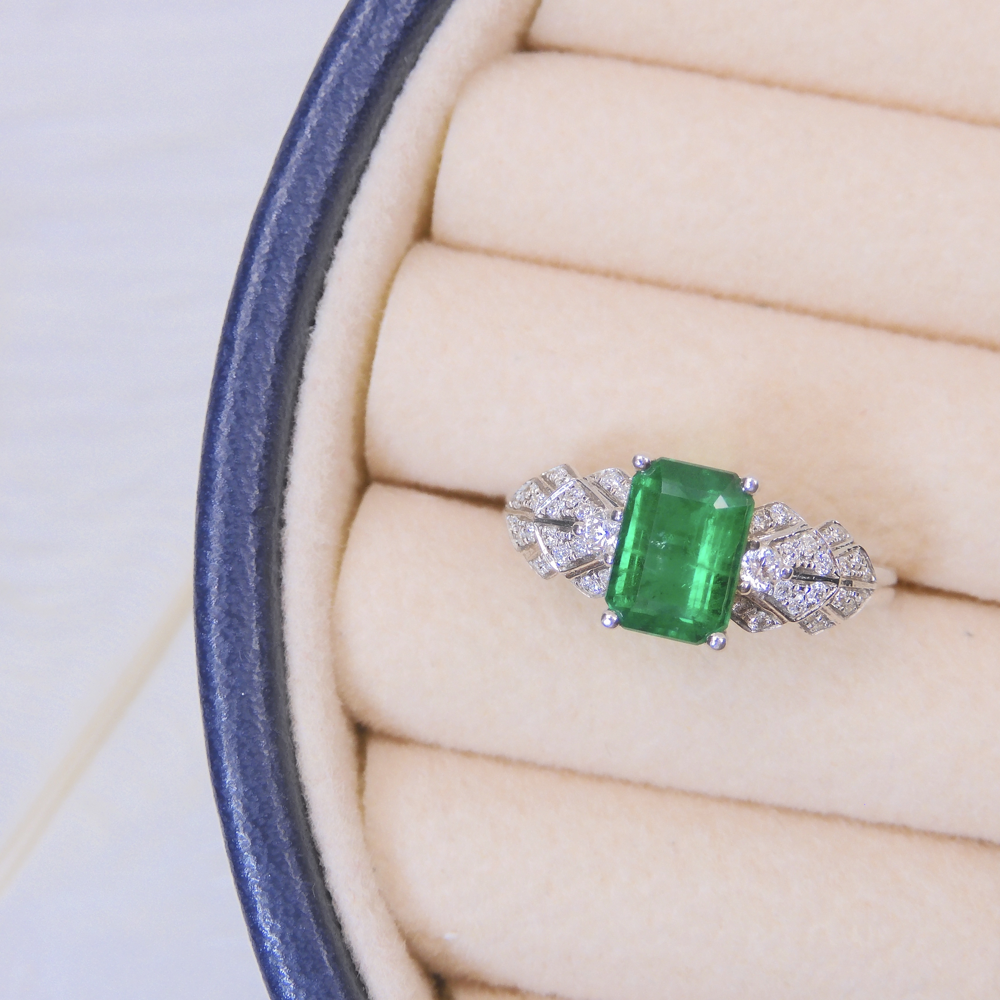 18K金 1.13ct 綠寶石戒指 (配國際證書)