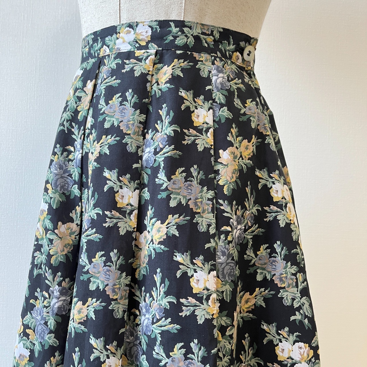 cacharel黑色碎花半身裙