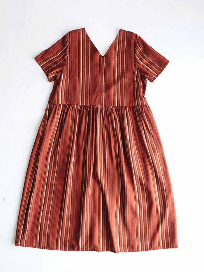 仙楂烏梅V領條紋洋裝-甘草