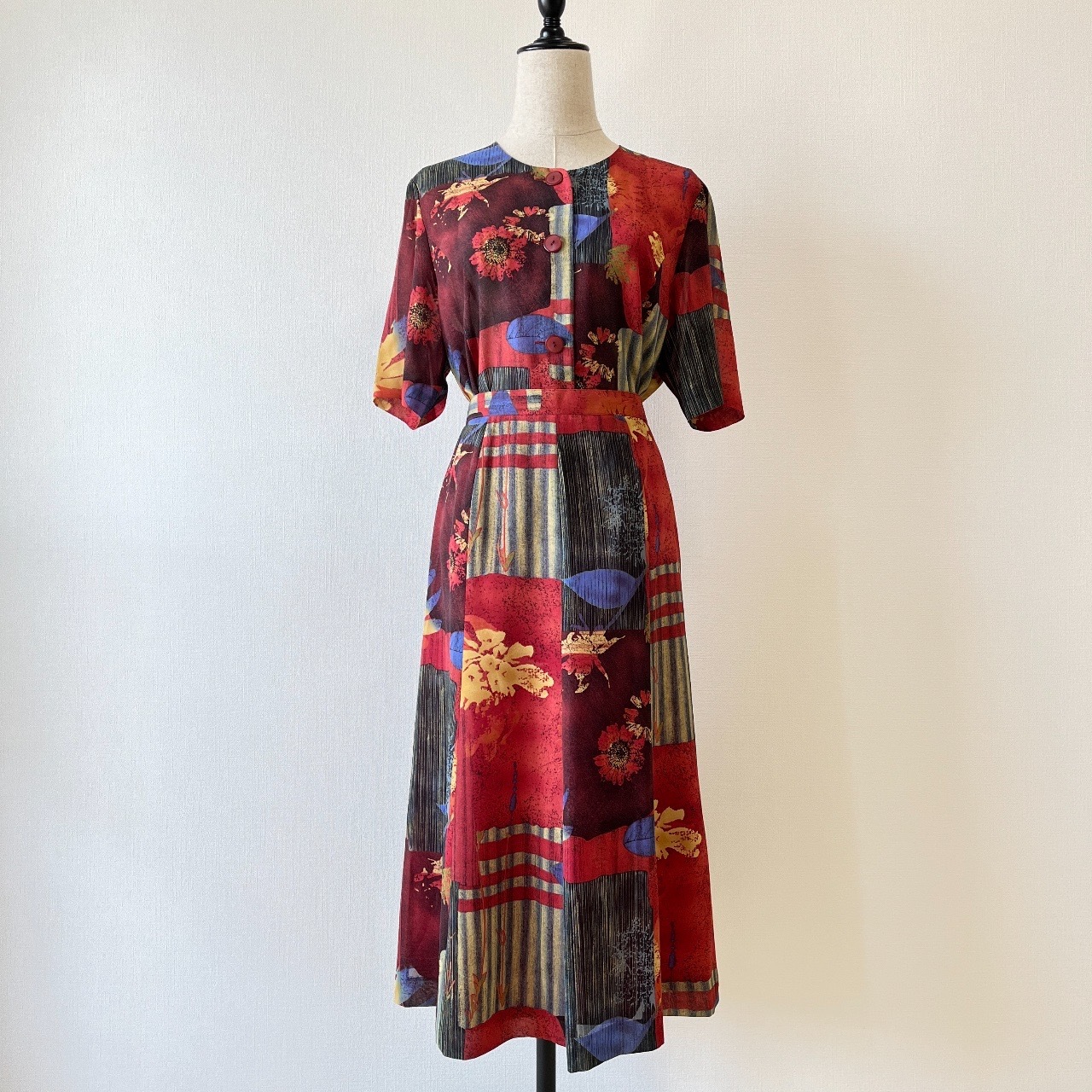 VINVERT紅色雪紡質上衣及半裙套裝