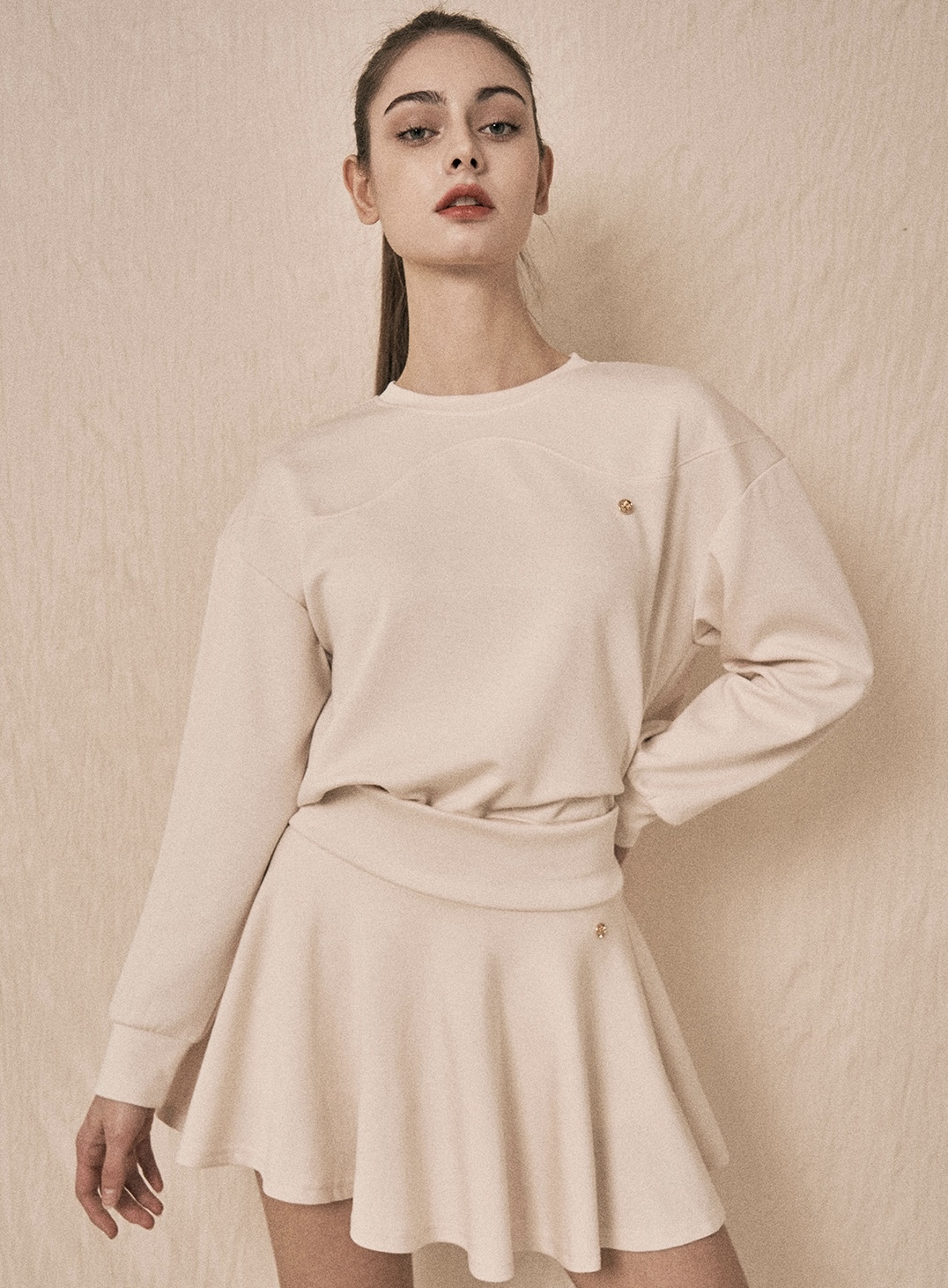 女 304M 正韓設計師 Lenucu 奢華黃金刻印標誌 法式喇叭裙褲/高爾夫球裙（象牙白色）