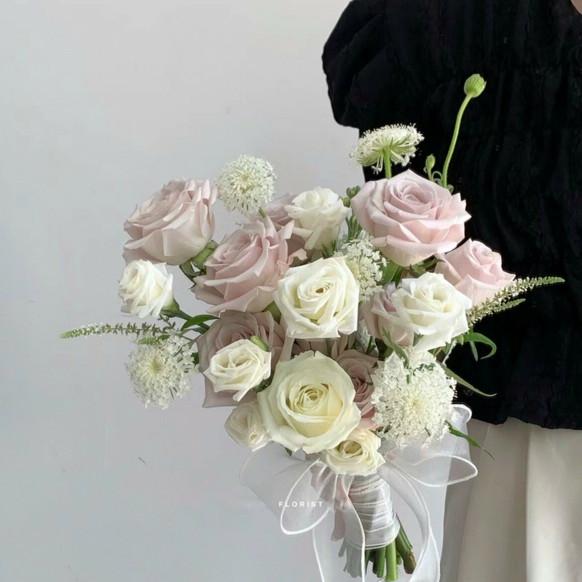 淺粉＋白色系 愛心型韓式手捧花