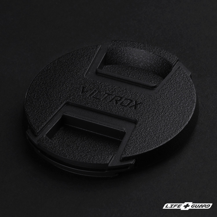 黑色砂紋貼膜質感特寫，LIFE+GUARD 設計風格