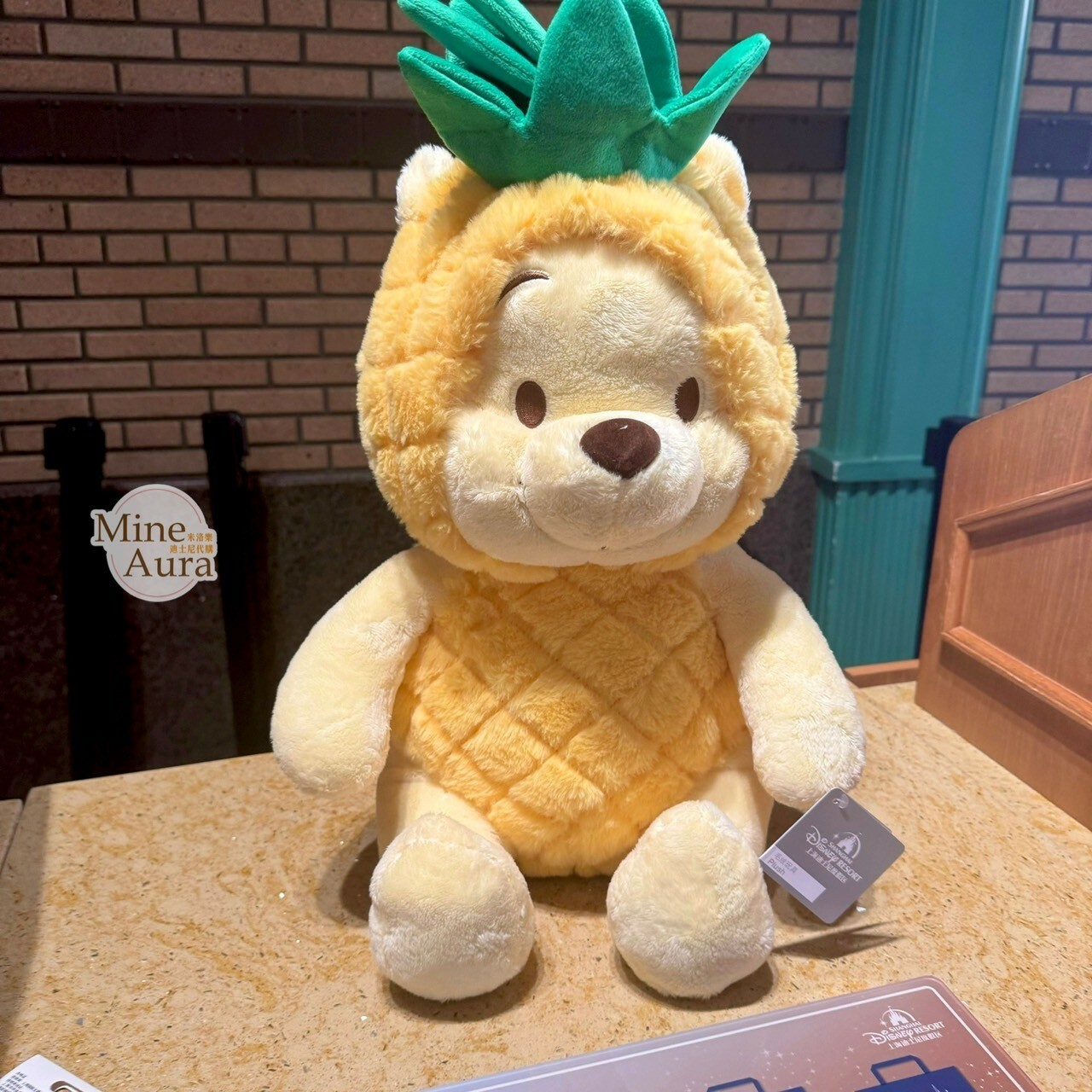 (限時特價) 小熊維尼 Winnie the Pooh 鳳梨裝 可脫帽 L號 娃娃 玩偶 -上海迪士尼樂園