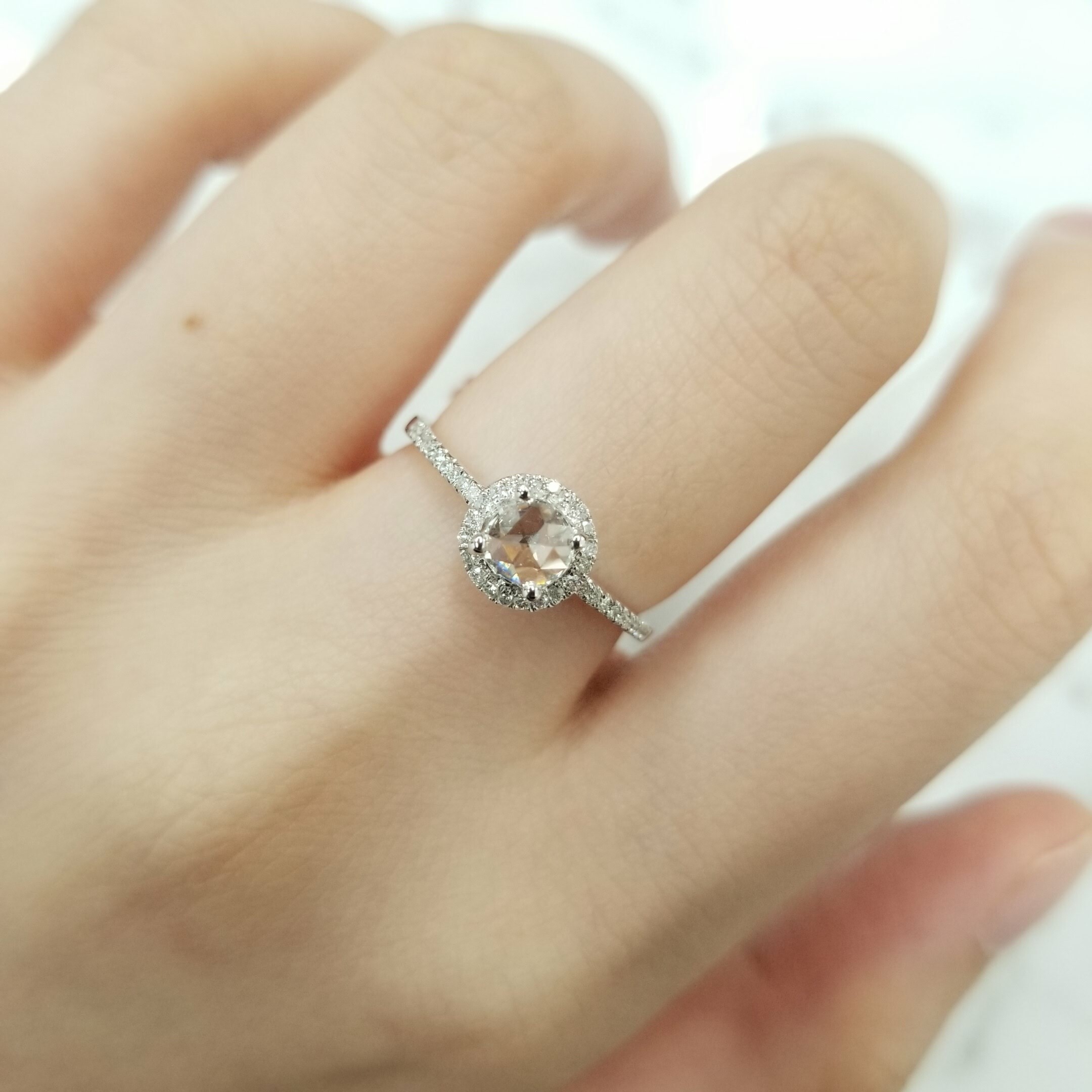 全新18K白金【單粒19份鑽石】配小鑽共32份戒指