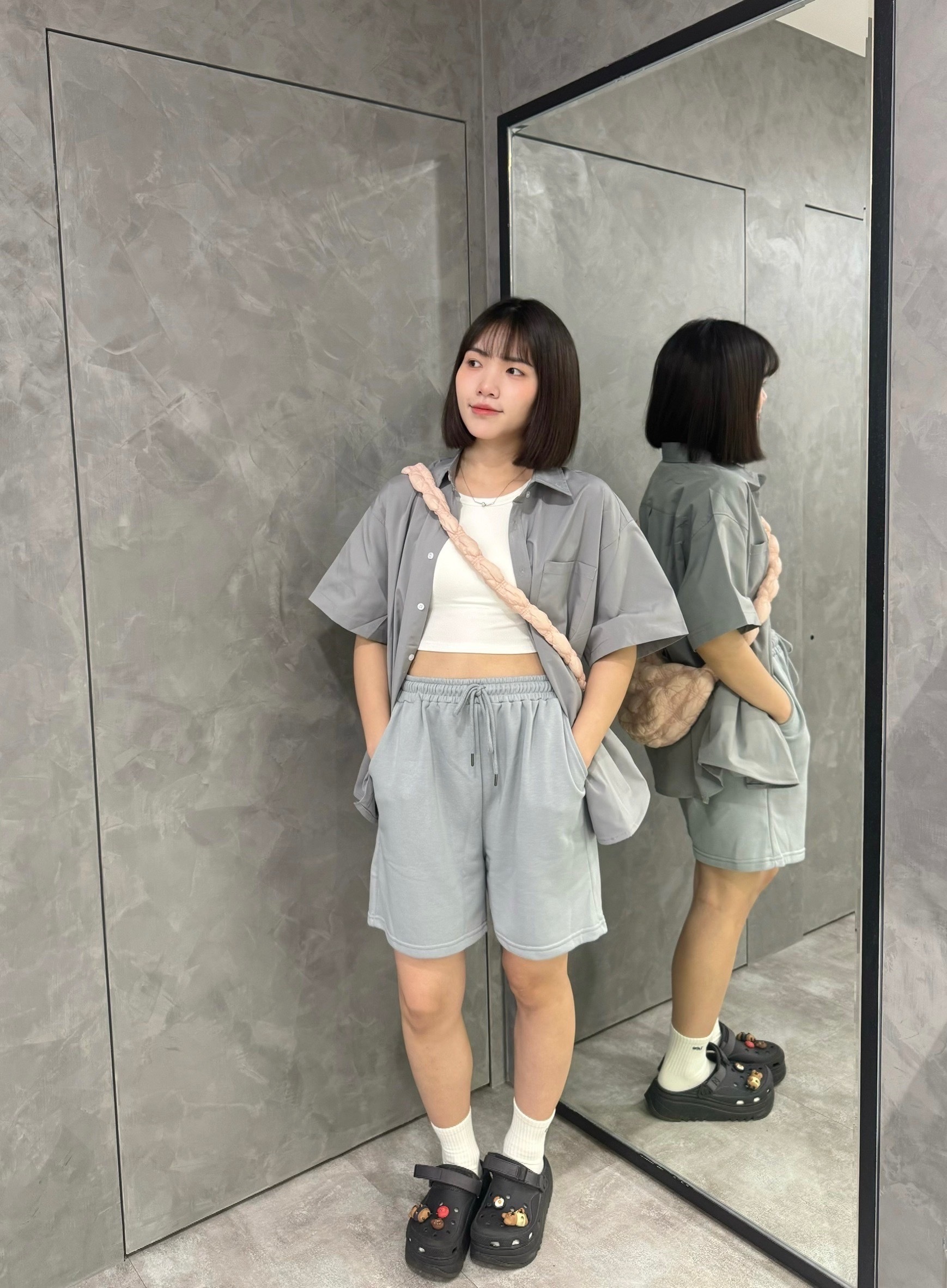 6235大絨布短棉褲 任兩件$700