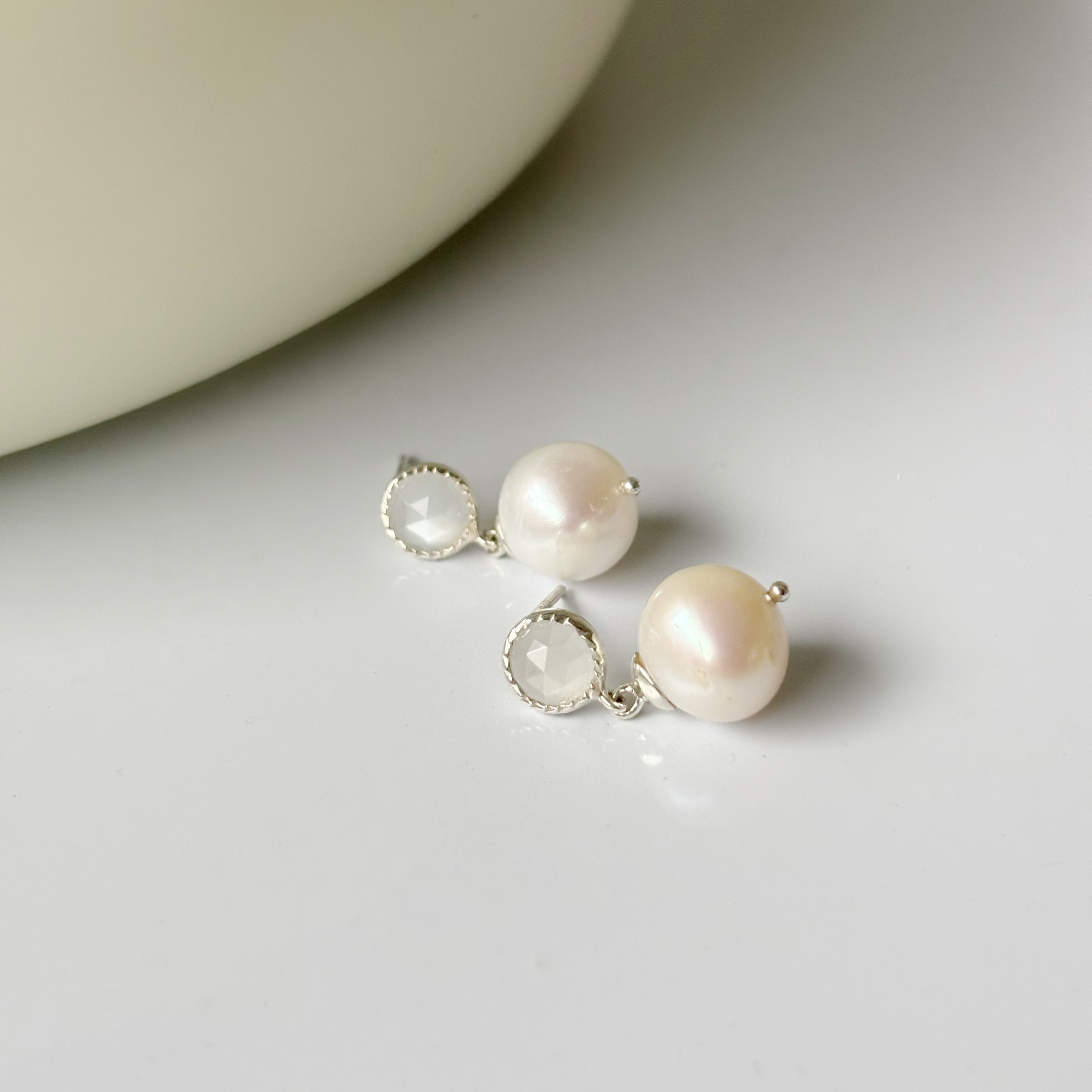 蛋糕邊白月光石大珍珠耳環