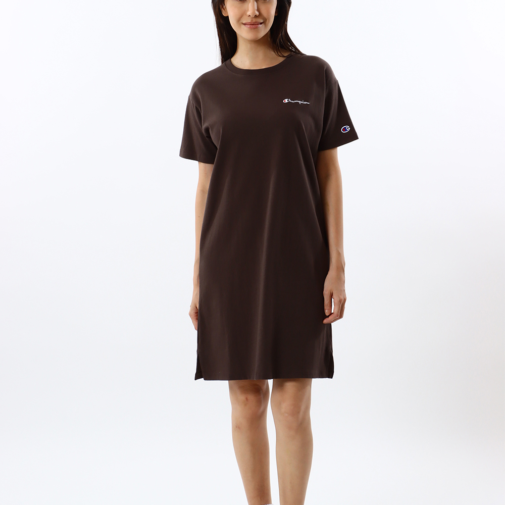 女款 BASIC 刺繡LOGO 開岔 寬版洋裝(可可)