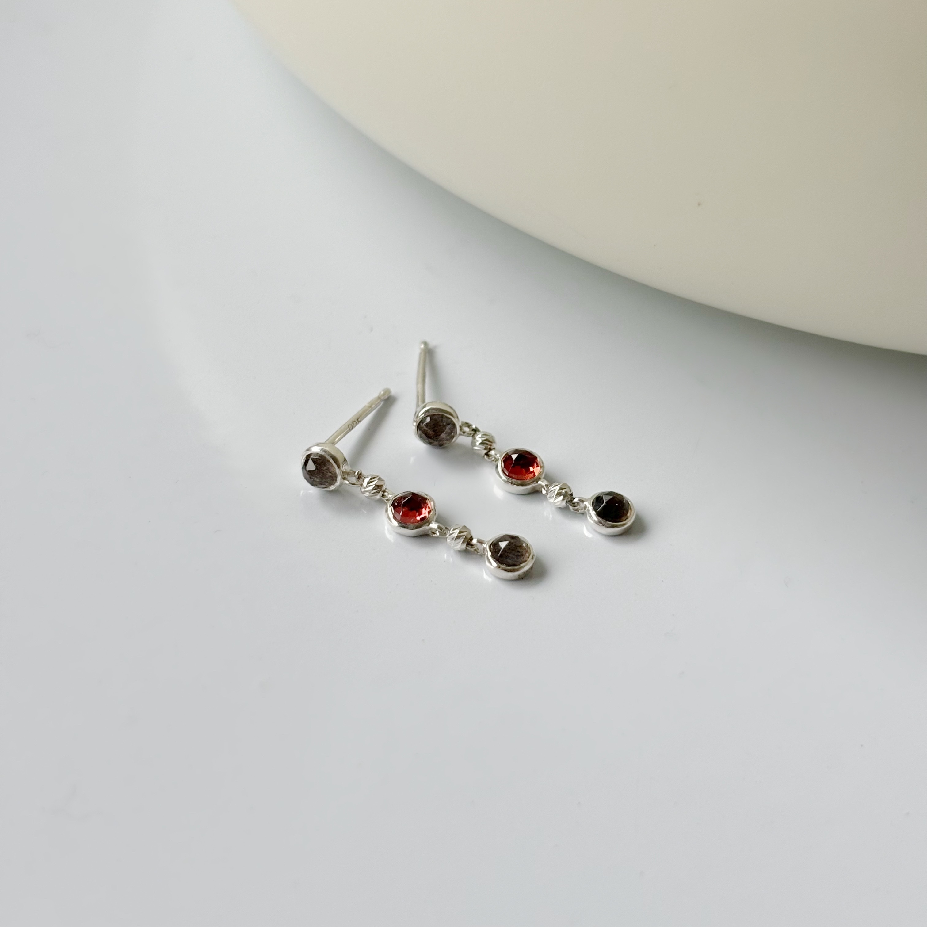 光面小圓棕月光石榴石cutting ball耳環