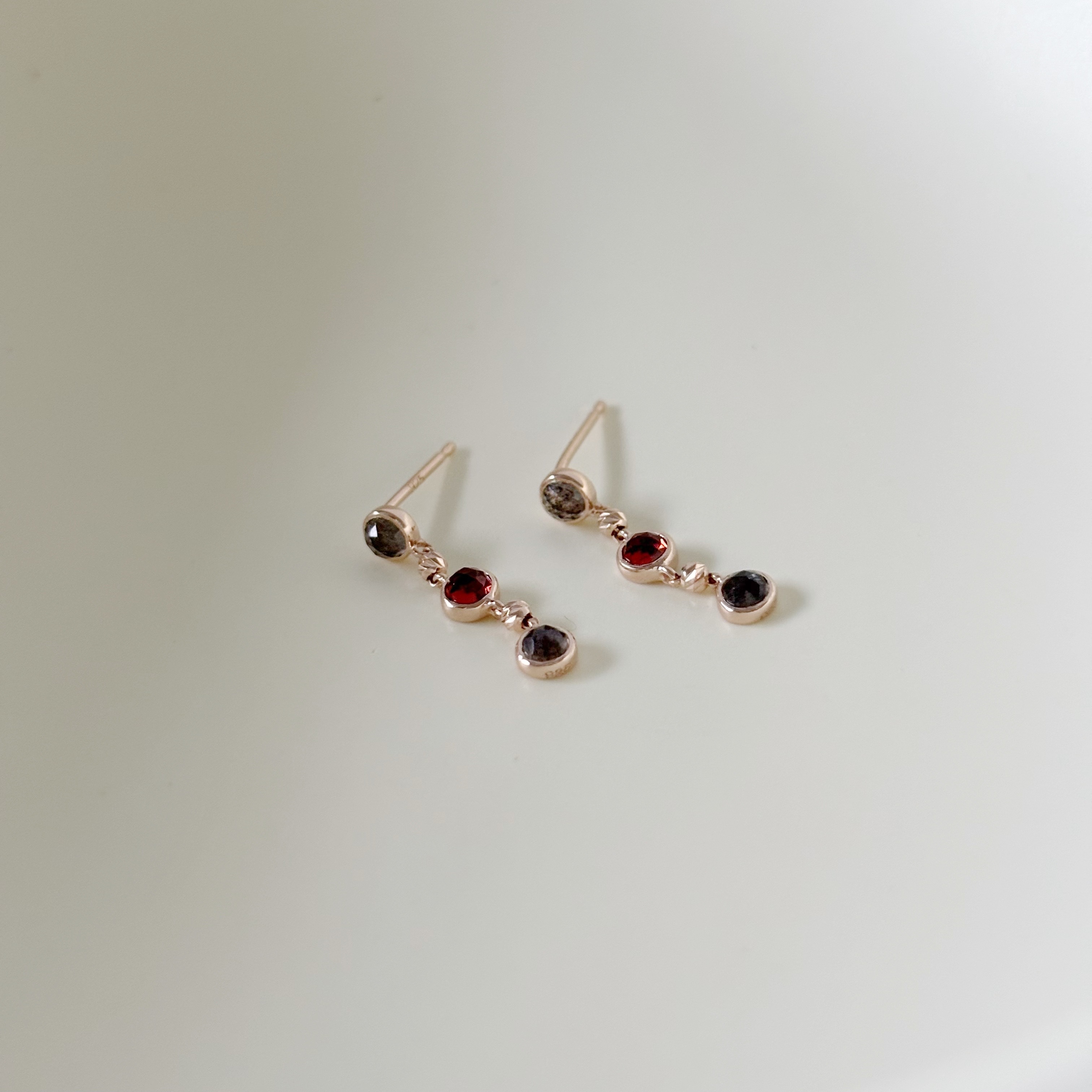 光面小圓棕月光石榴石cutting ball耳環