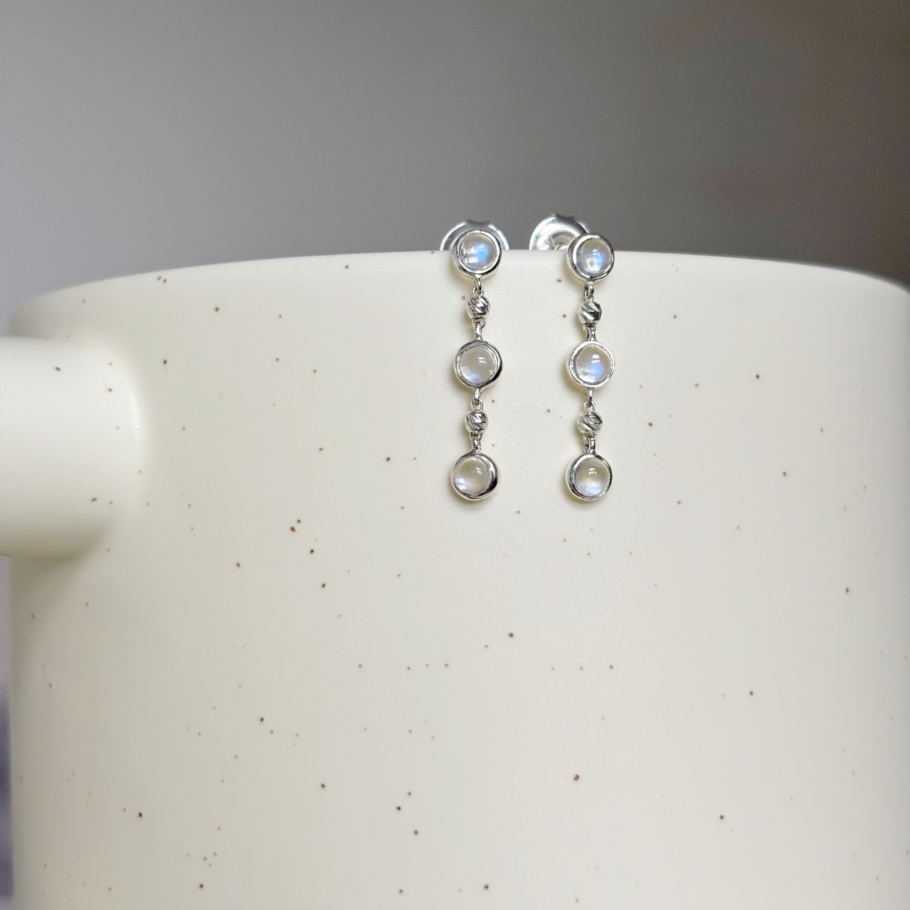 光面小圓月光石cutting ball耳環