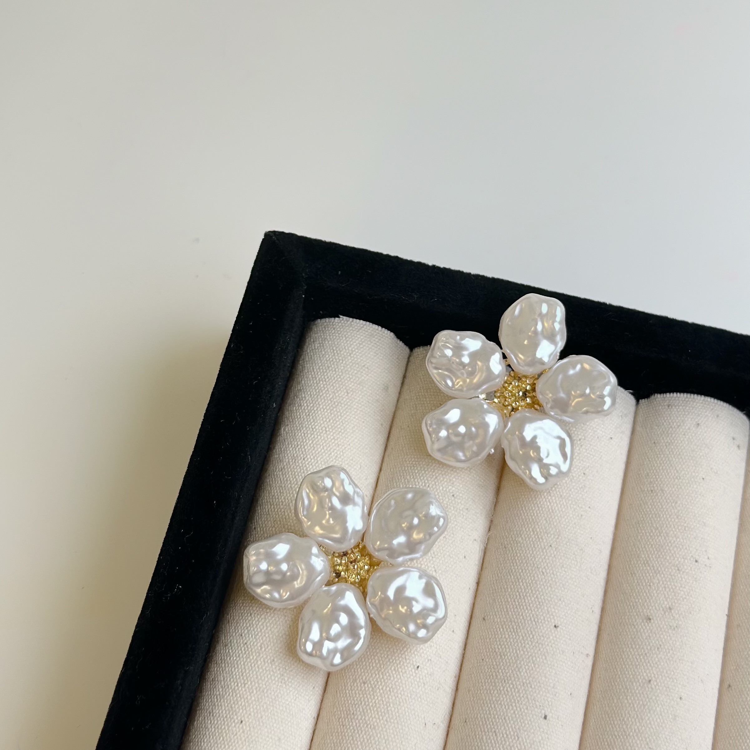 度假．不規則珍珠花朵大耳貼