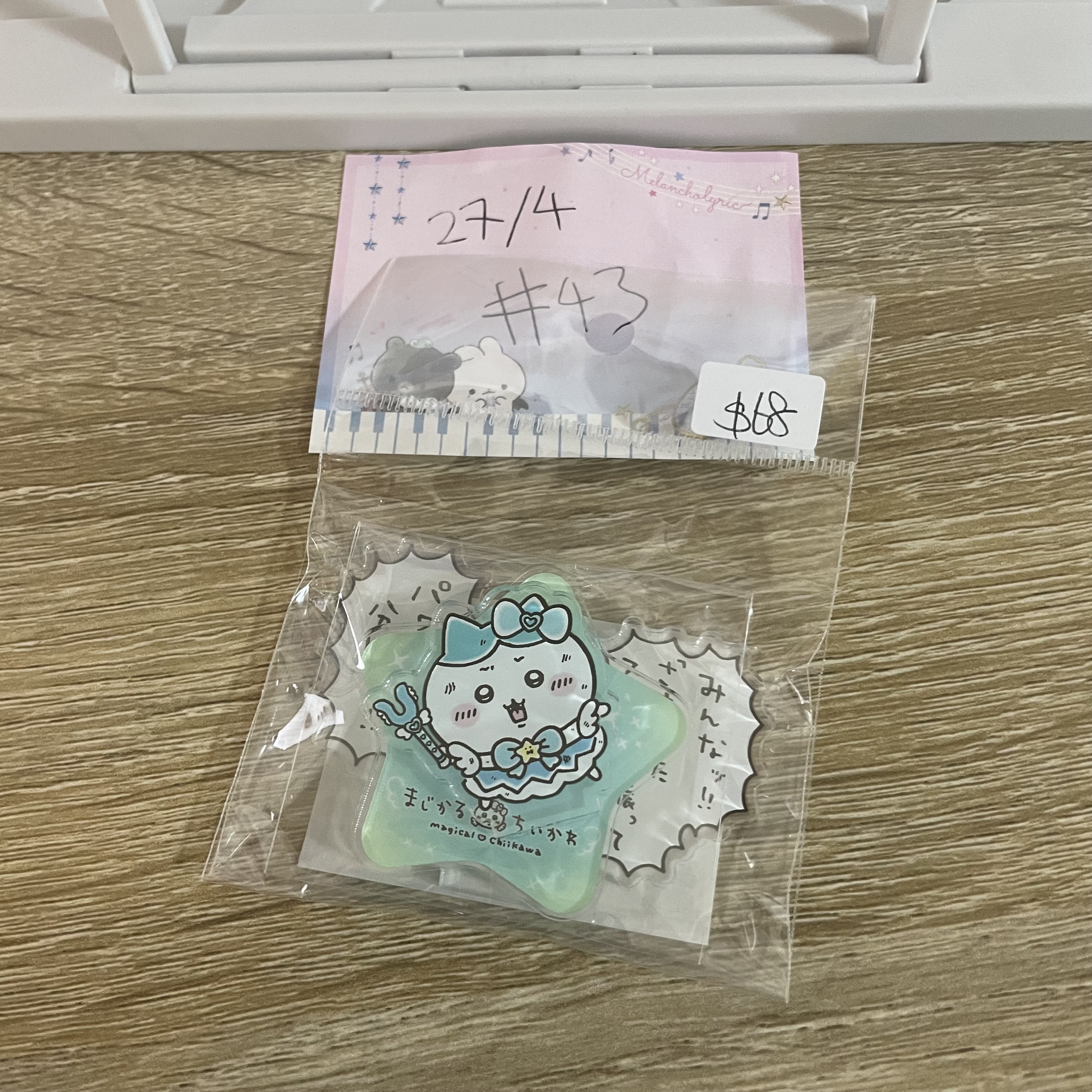 CHIIKAWA  八字貓 立牌#43