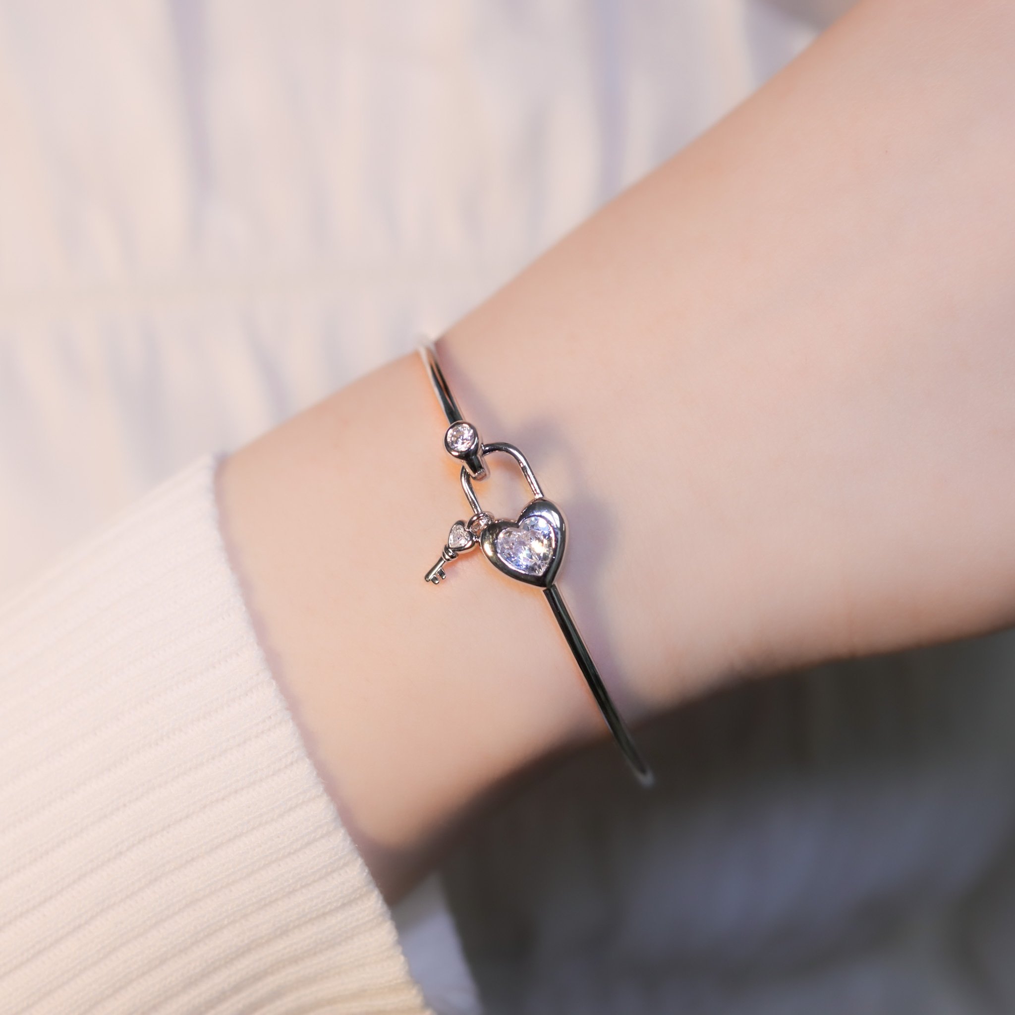 | 925 Silver・ White Gold | Lock Of Love Bracelet | BR1078 |